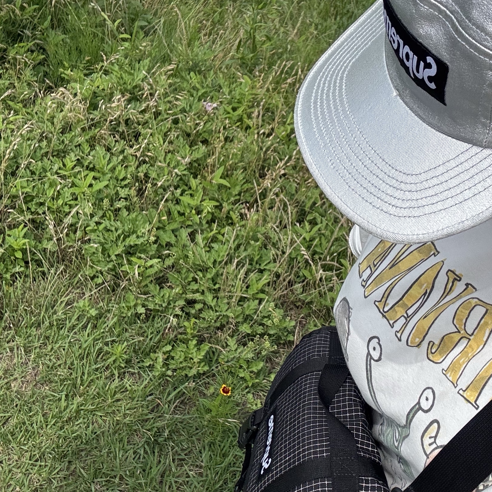 Supreme Mini Duffle Bag Black - 24SS, Supreme Washed Chino Twill Camp Cap Silver - 25SS 착용 스타일