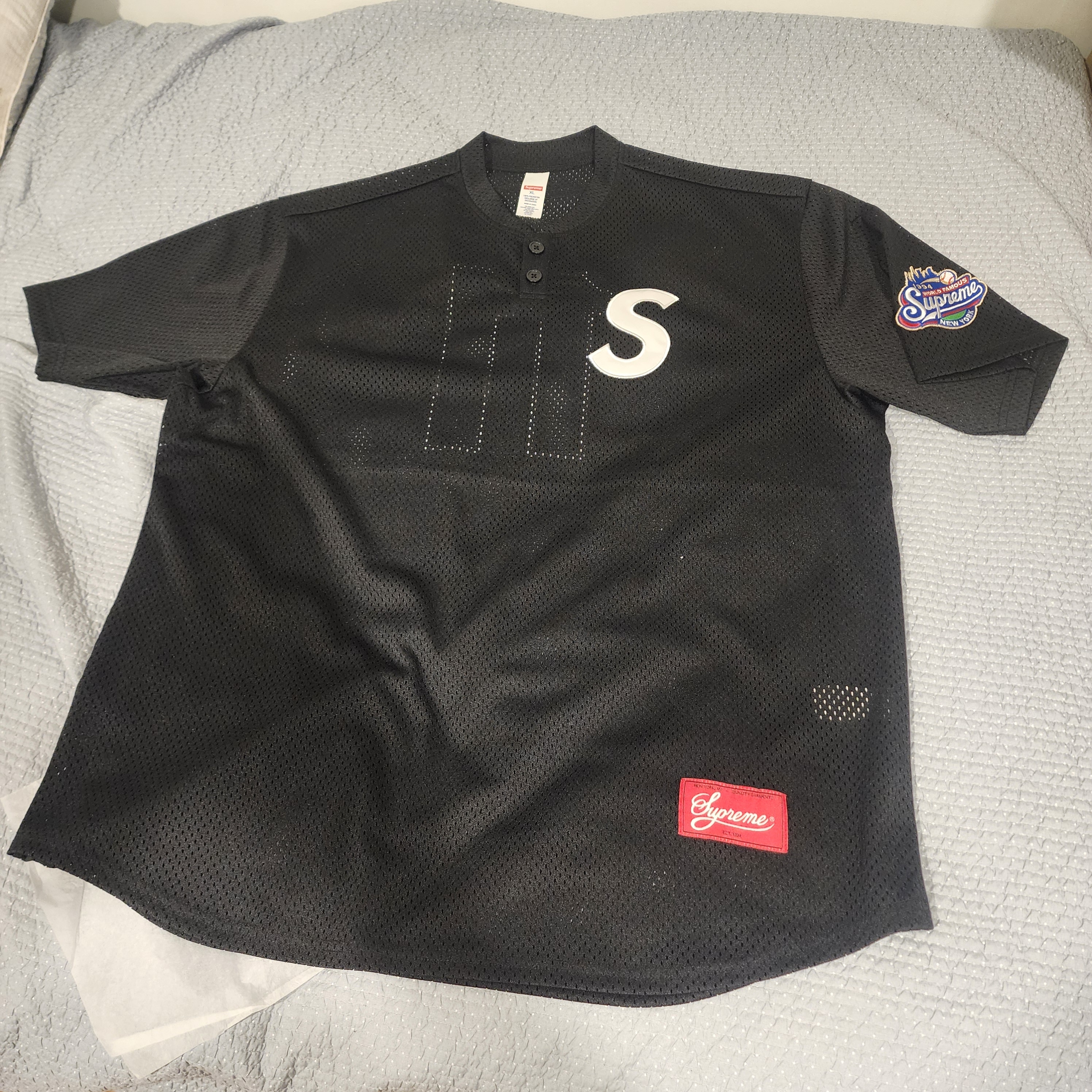Supreme S Logo Baseball Henley Black - 25SS 착용 스타일 - 1