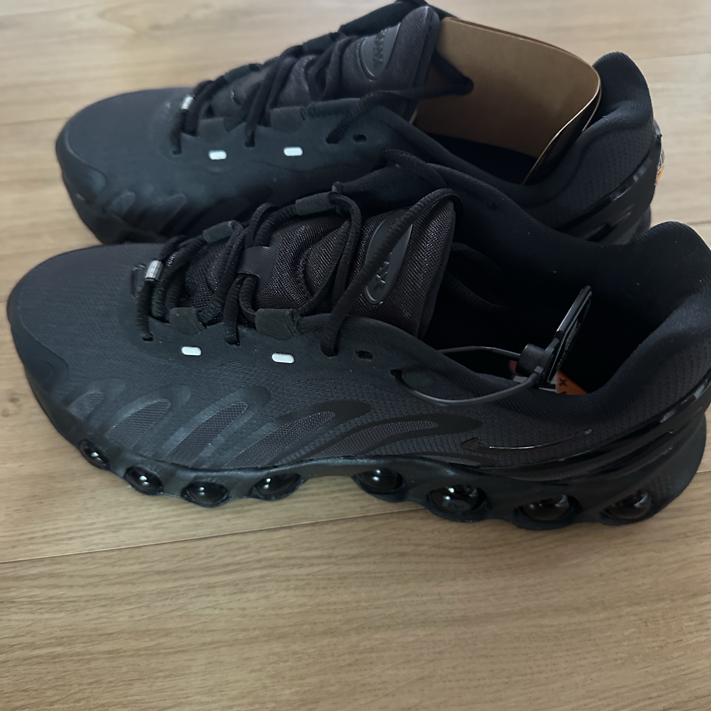 Nike Air Max Dn8 Black Anthracite 착용 스타일