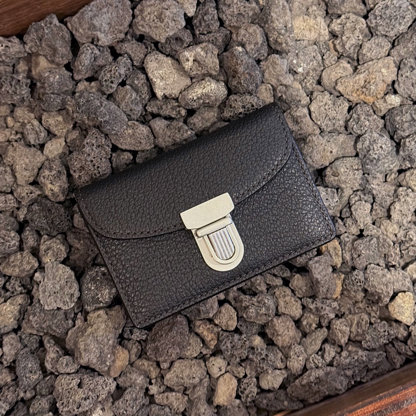 Athe garcon Accordion Wallet Black Noir 착용 스타일 - 3