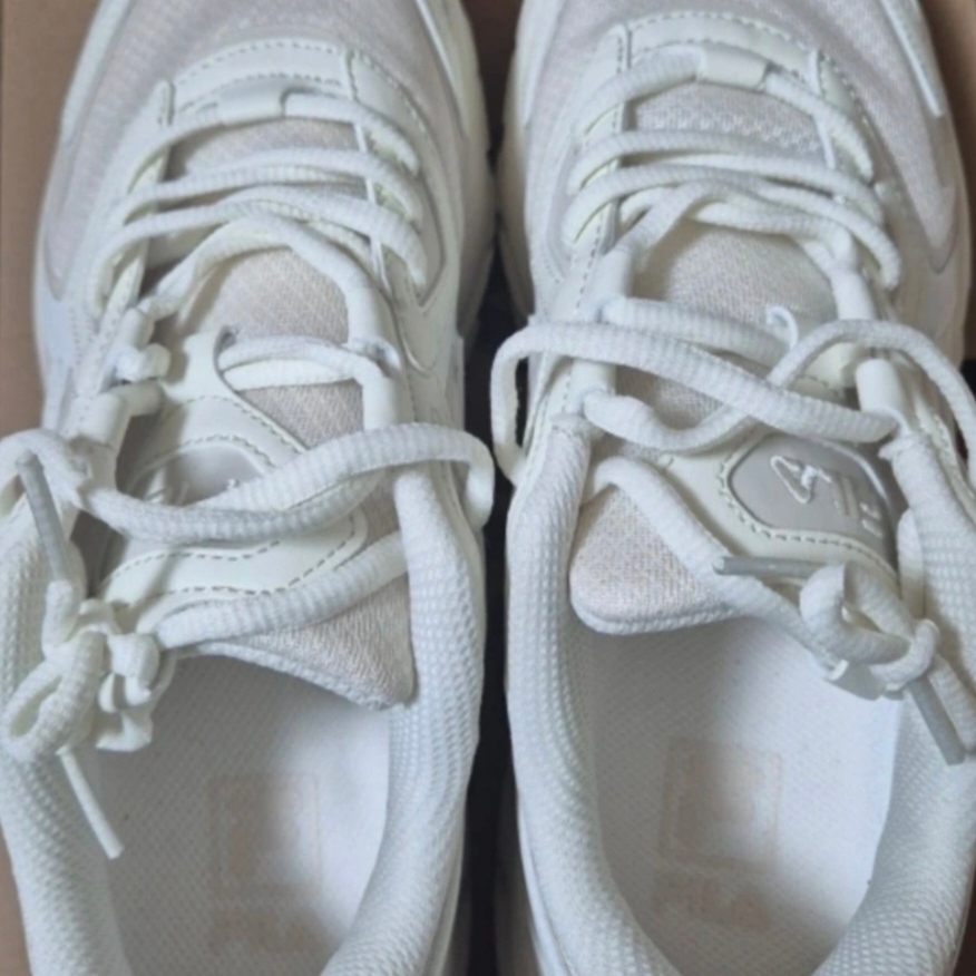 Fila x Ojos Echappe VC Grey 착용 스타일