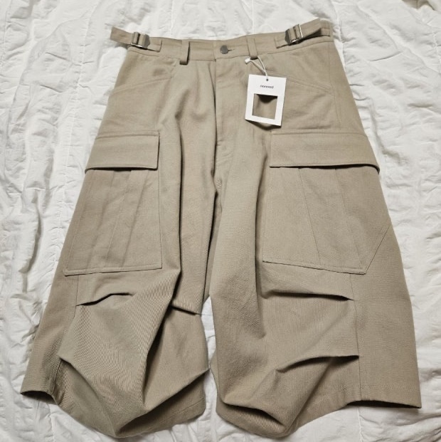 Nonnod Side Cargo Shorts Beige 착용 스타일