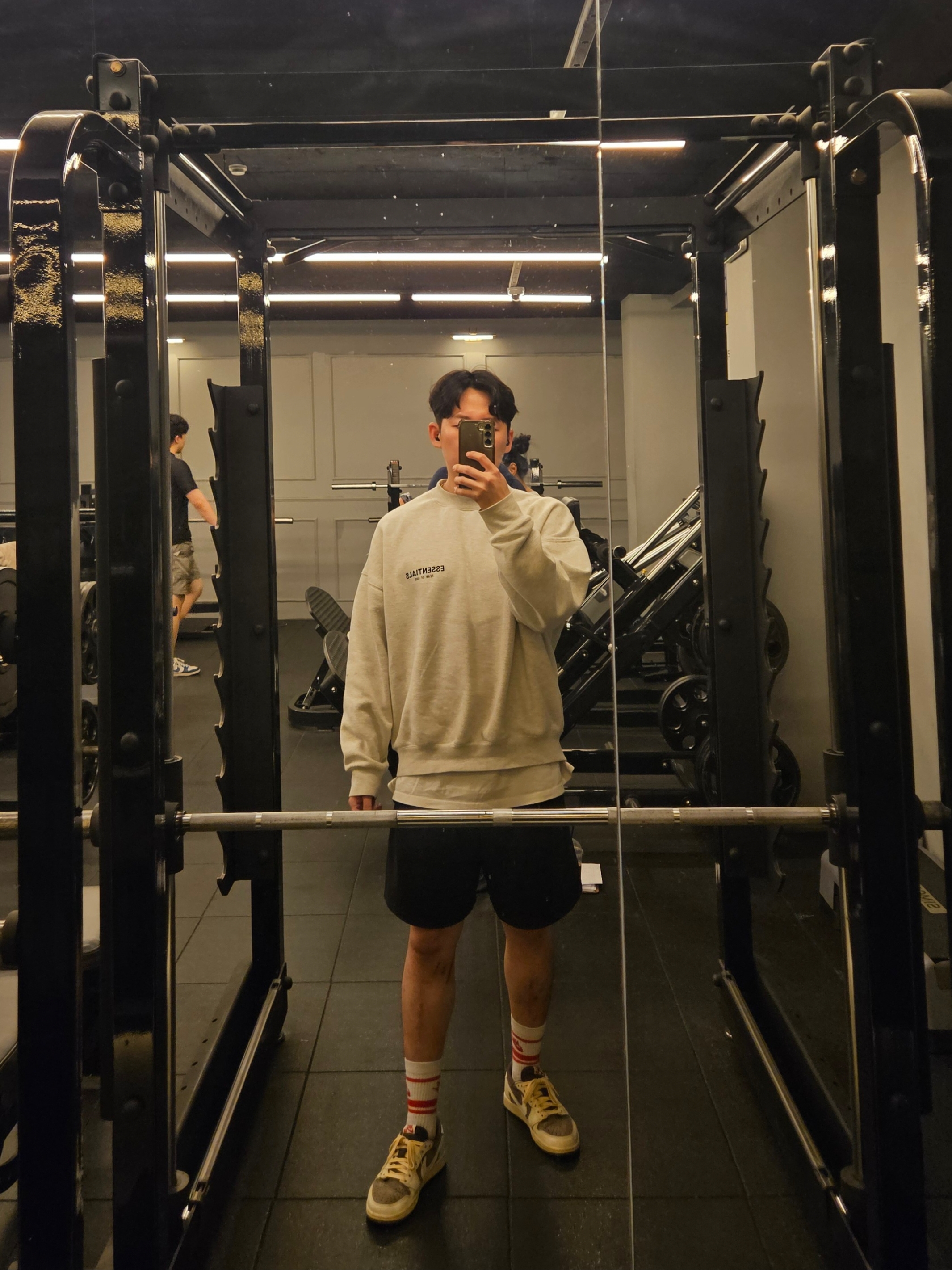 Jordan 1 x Travis Scott Retro Low OG SP Sail and Ridgerock 착용 스타일