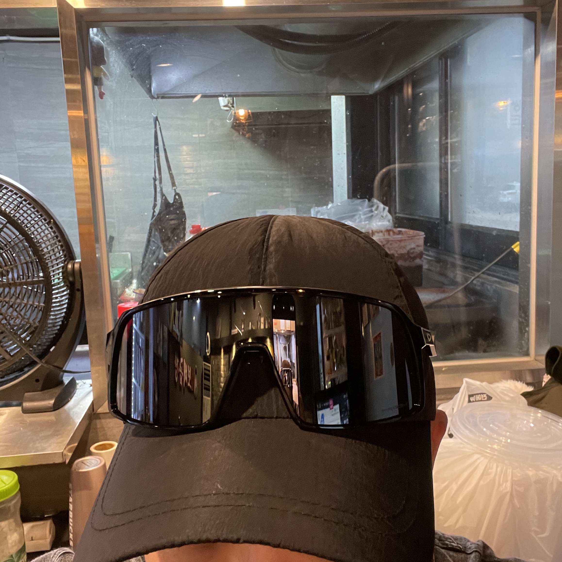 Oakley Sutro Polished Black Frame Prizm Black Lenses Low Bridge Fit 착용 스타일