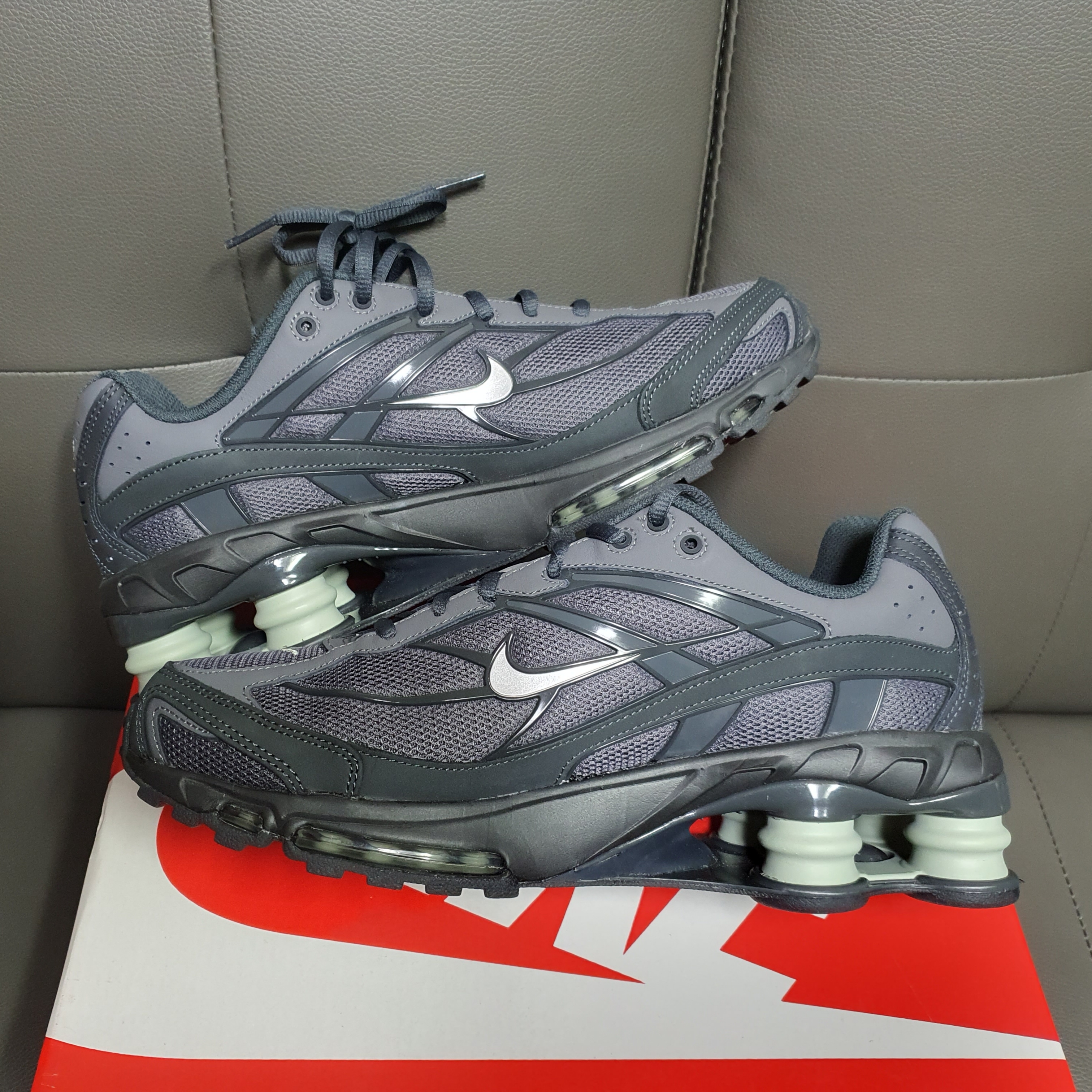 Nike Shox Ride 2 Iron Grey and Anthracite 착용 스타일