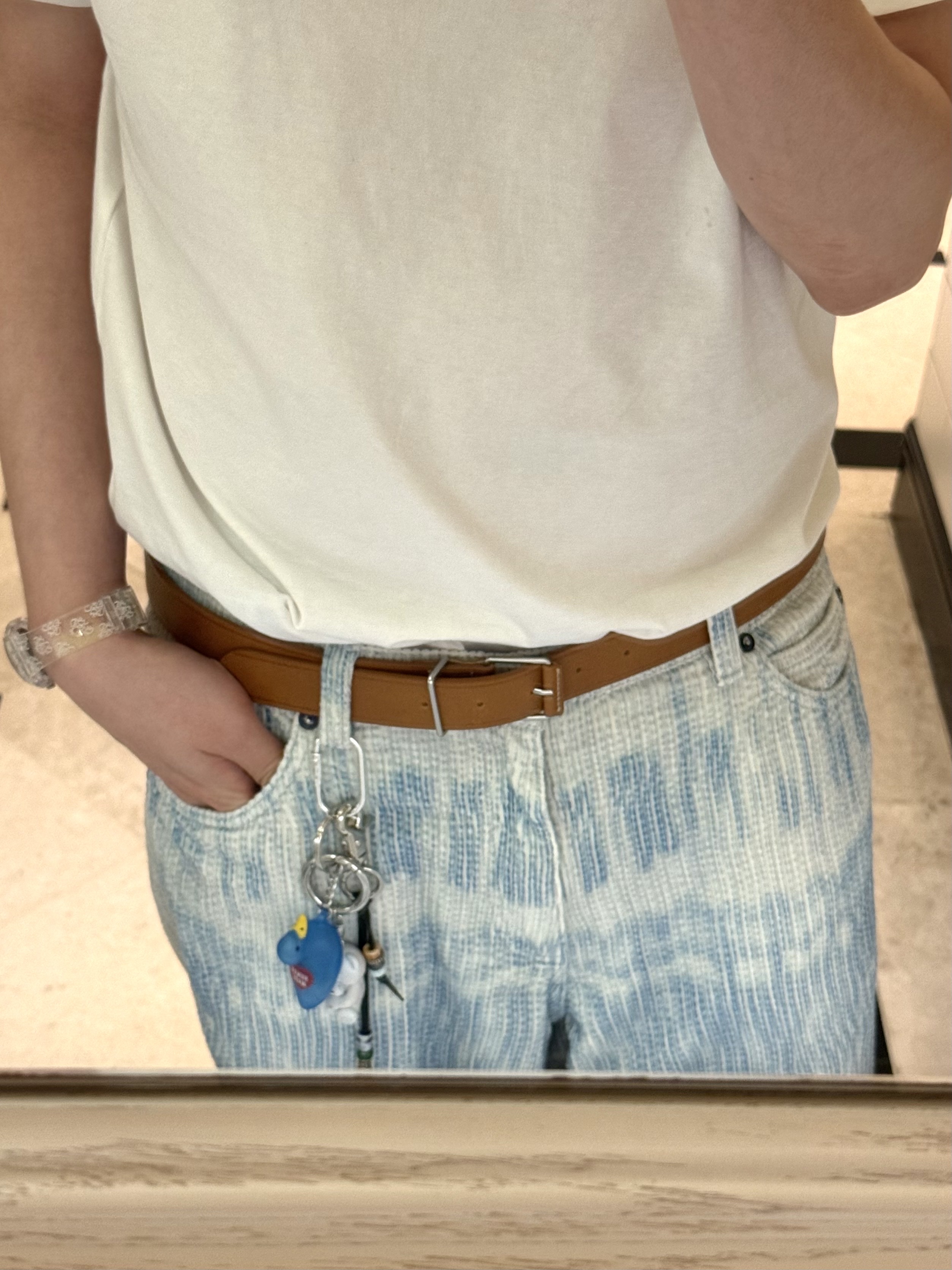Athe garcon Leather Belt Dark Beige Buttero, Human Made Duck PVC Key Chain Blue 착용 스타일 - 1