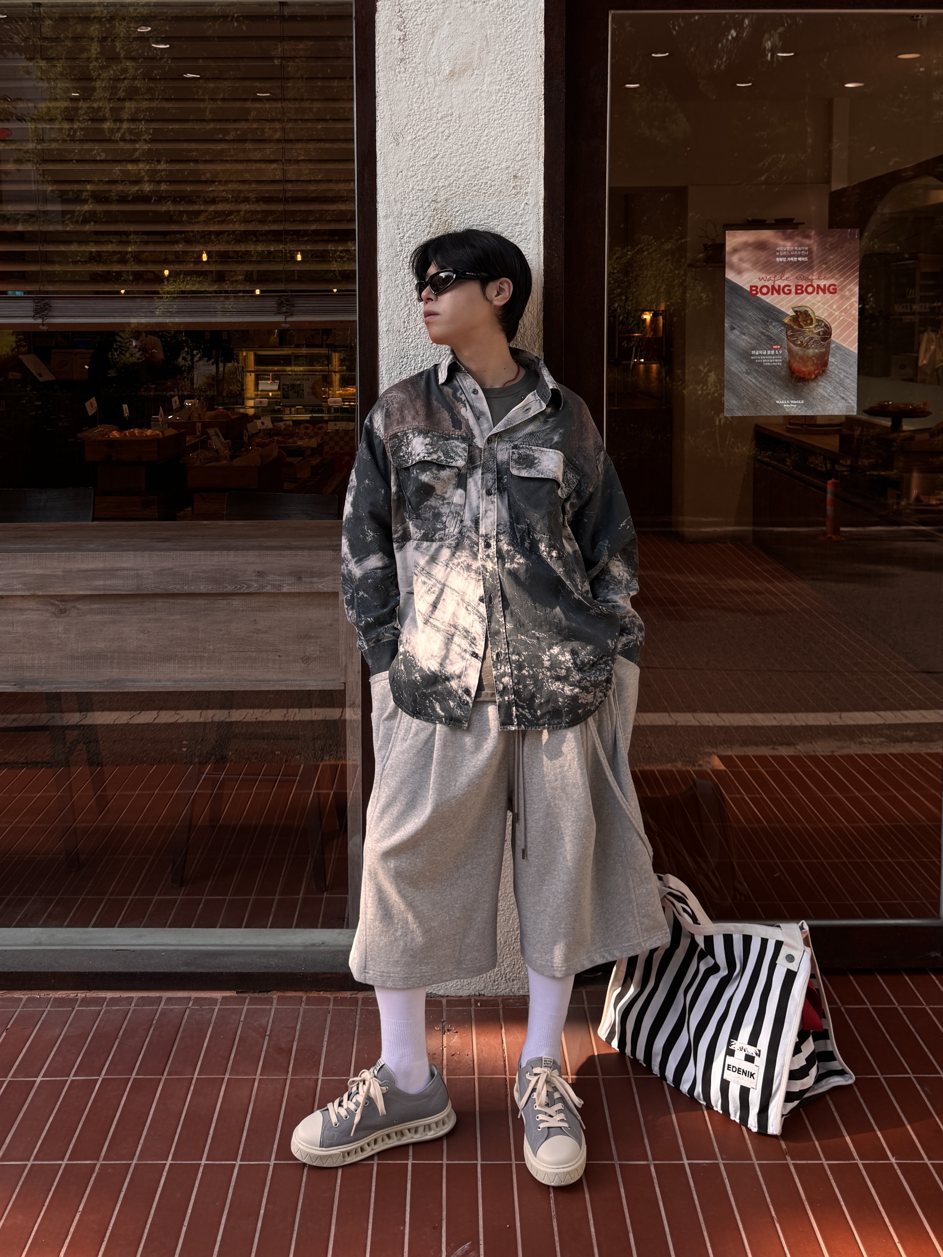 Balenciaga Swift Oval Sunglasses Black, Hono Report Leaf Bracelet 착용 스타일 - 1