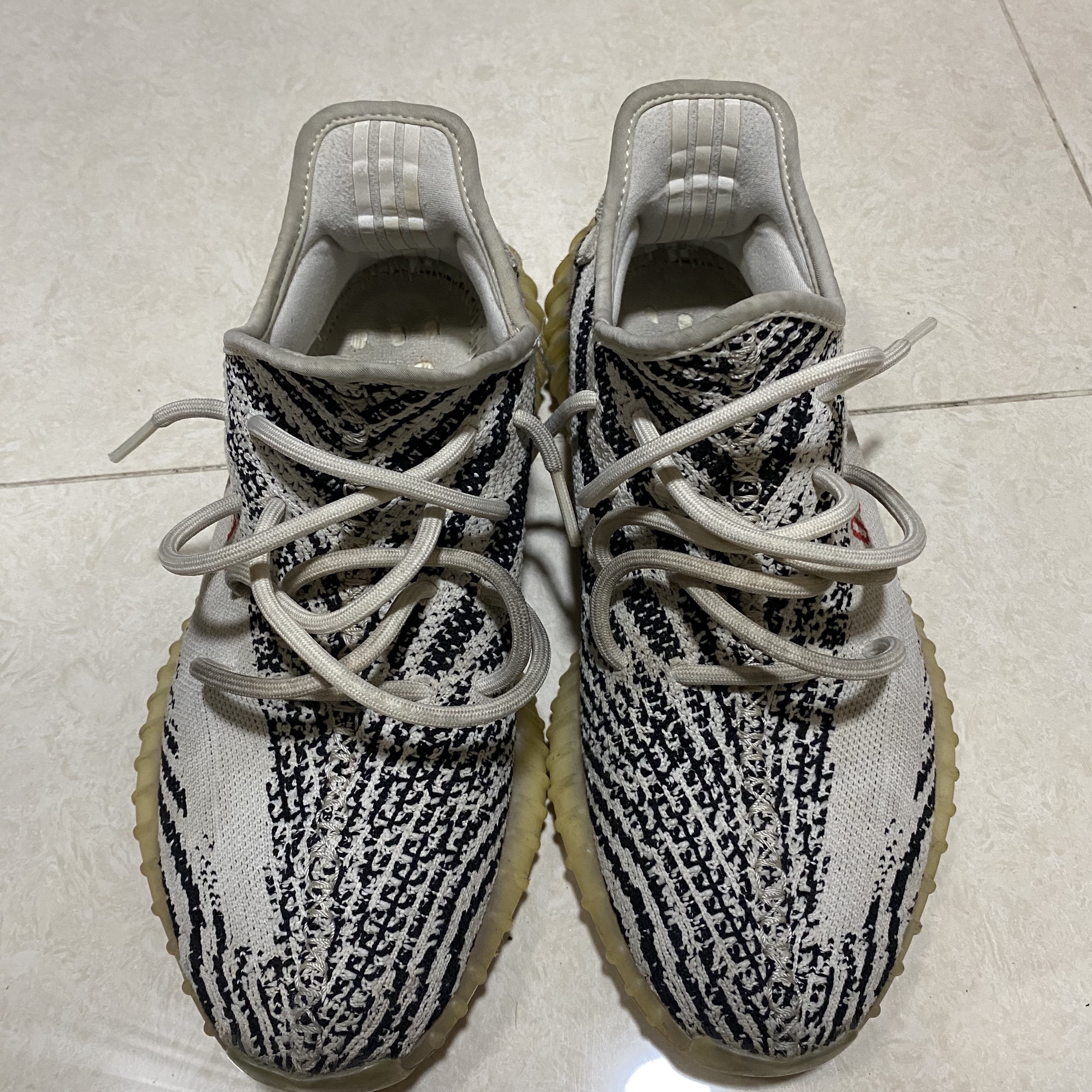 Adidas Yeezy Boost 350 V2 Zebra 2022/2023 착용 스타일
