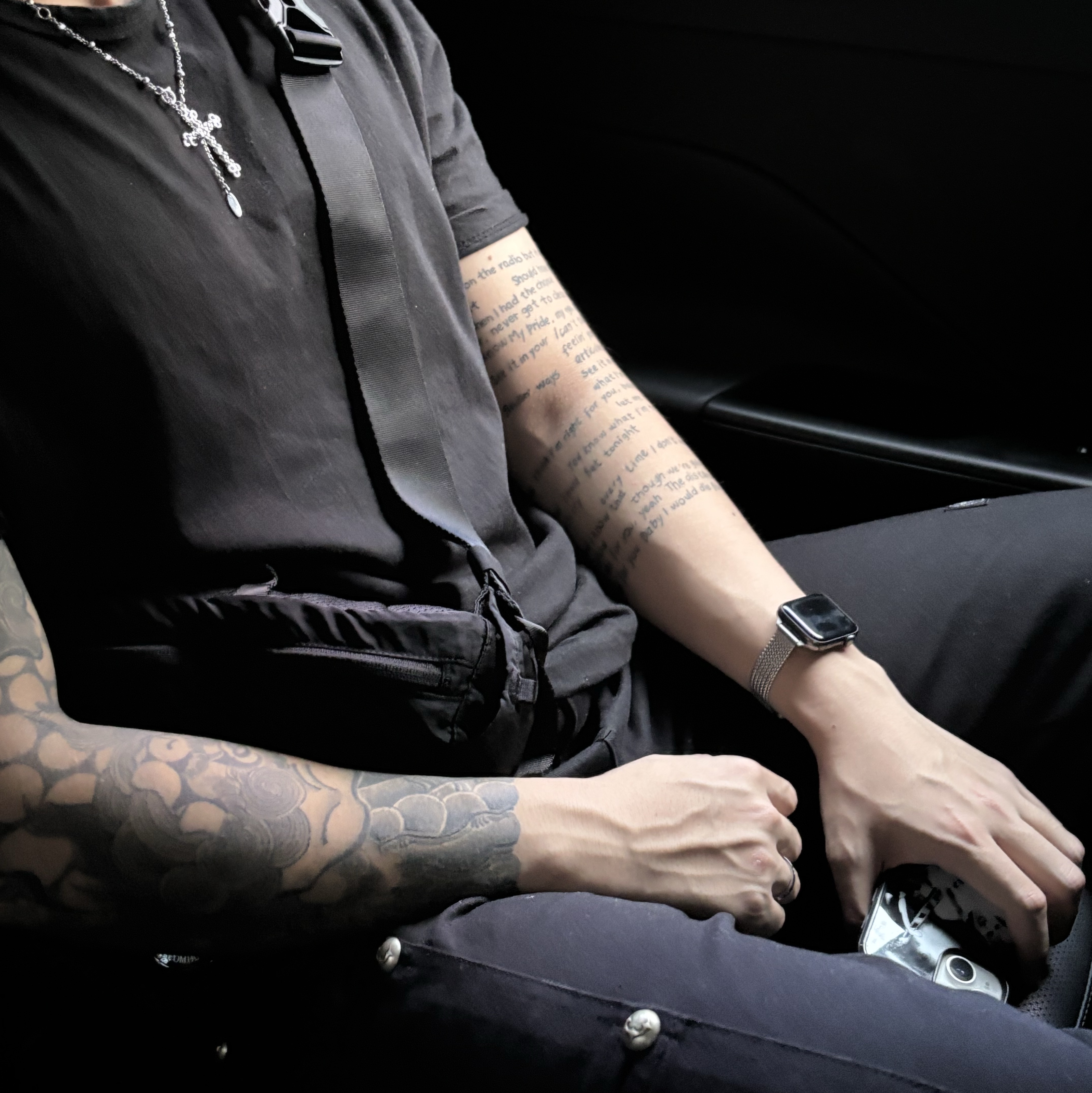 Sentiments No.473 Knot Cross Necklace Silver 착용 스타일