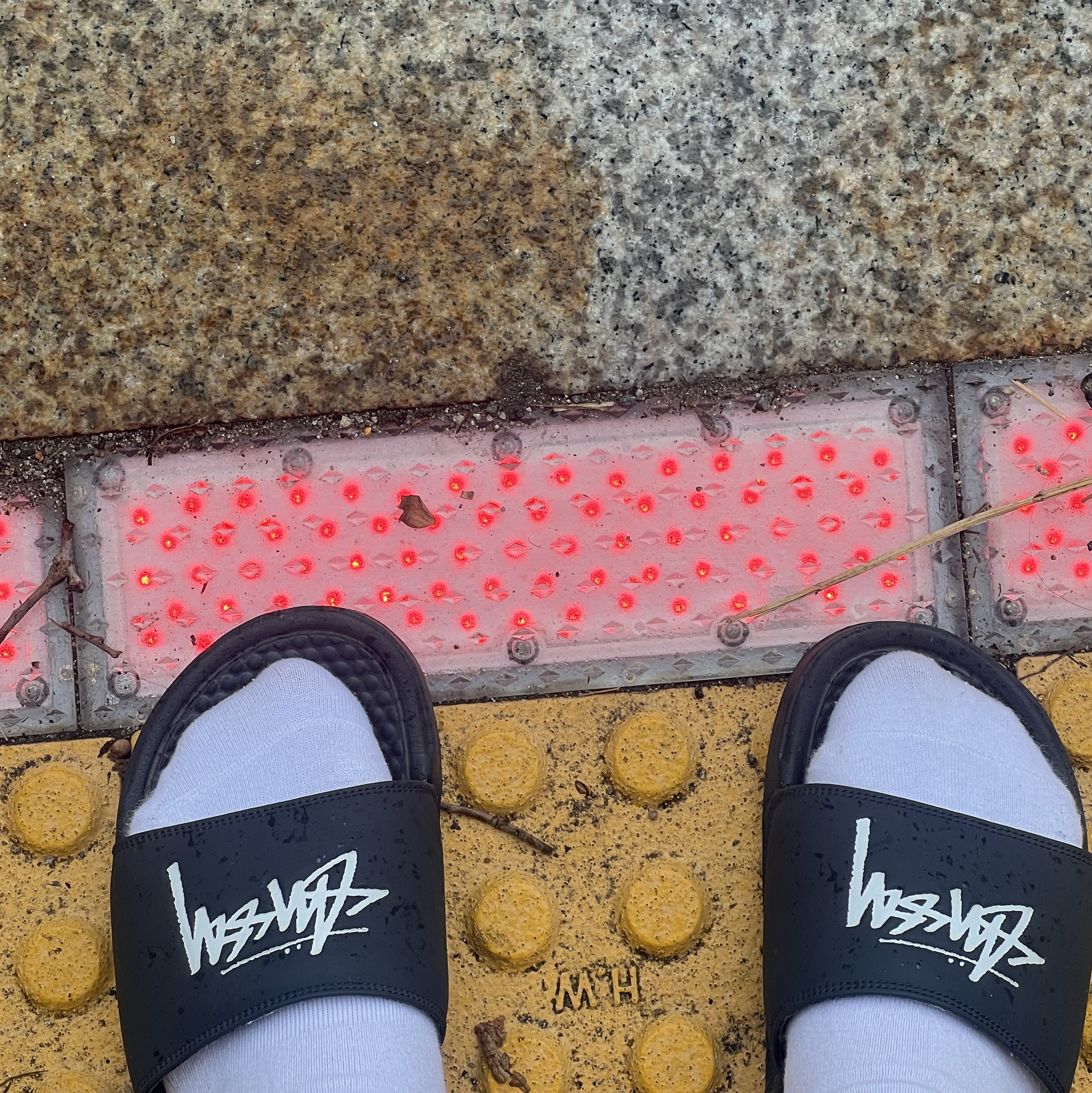 Nike x Stussy Benassi Slide Off Noir 착용 스타일 - 2