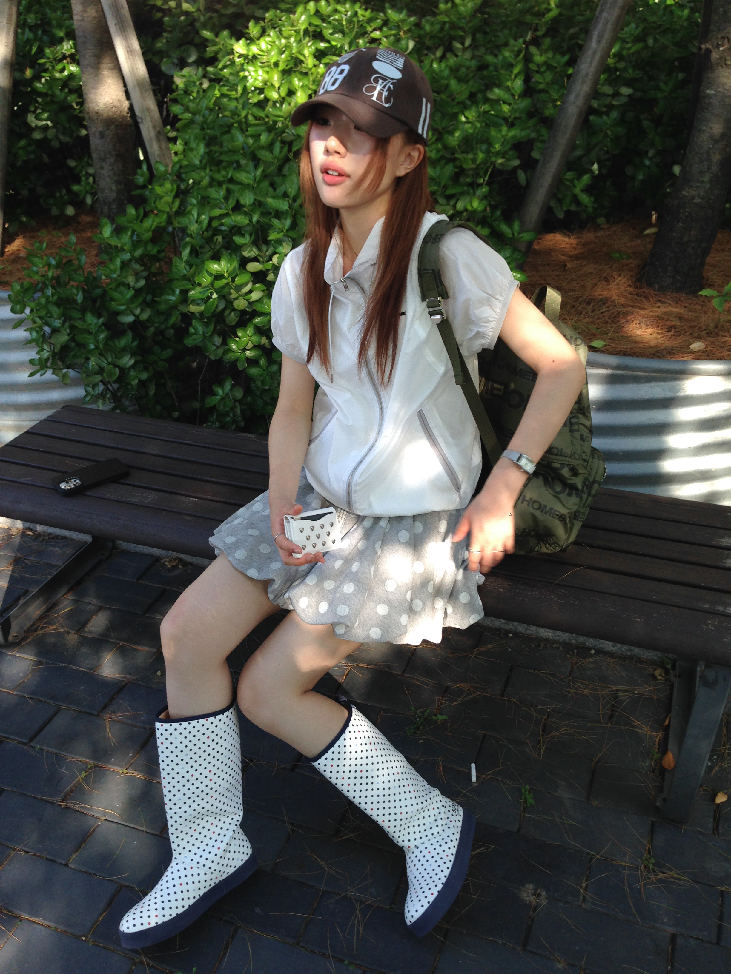 [KREAM 단독] Safarispot Basic Safari Dots Rain Boot White 착용 스타일 - 1