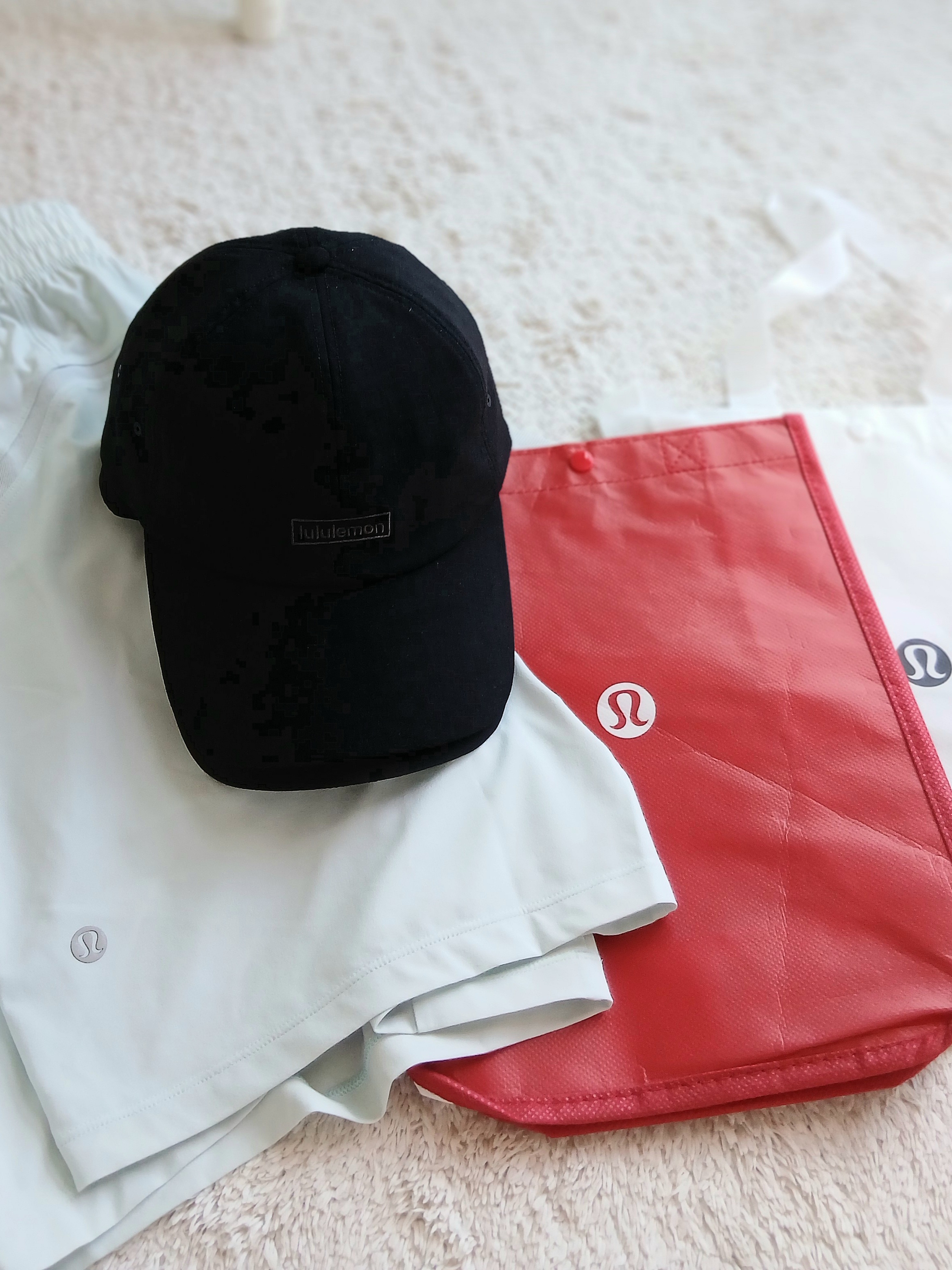 (W) Lululemon Soft Embroidered Baller Hat Black, Lululemon Pace Breaker Linerless Shorts 5 Inch Black 착용 스타일 - 5