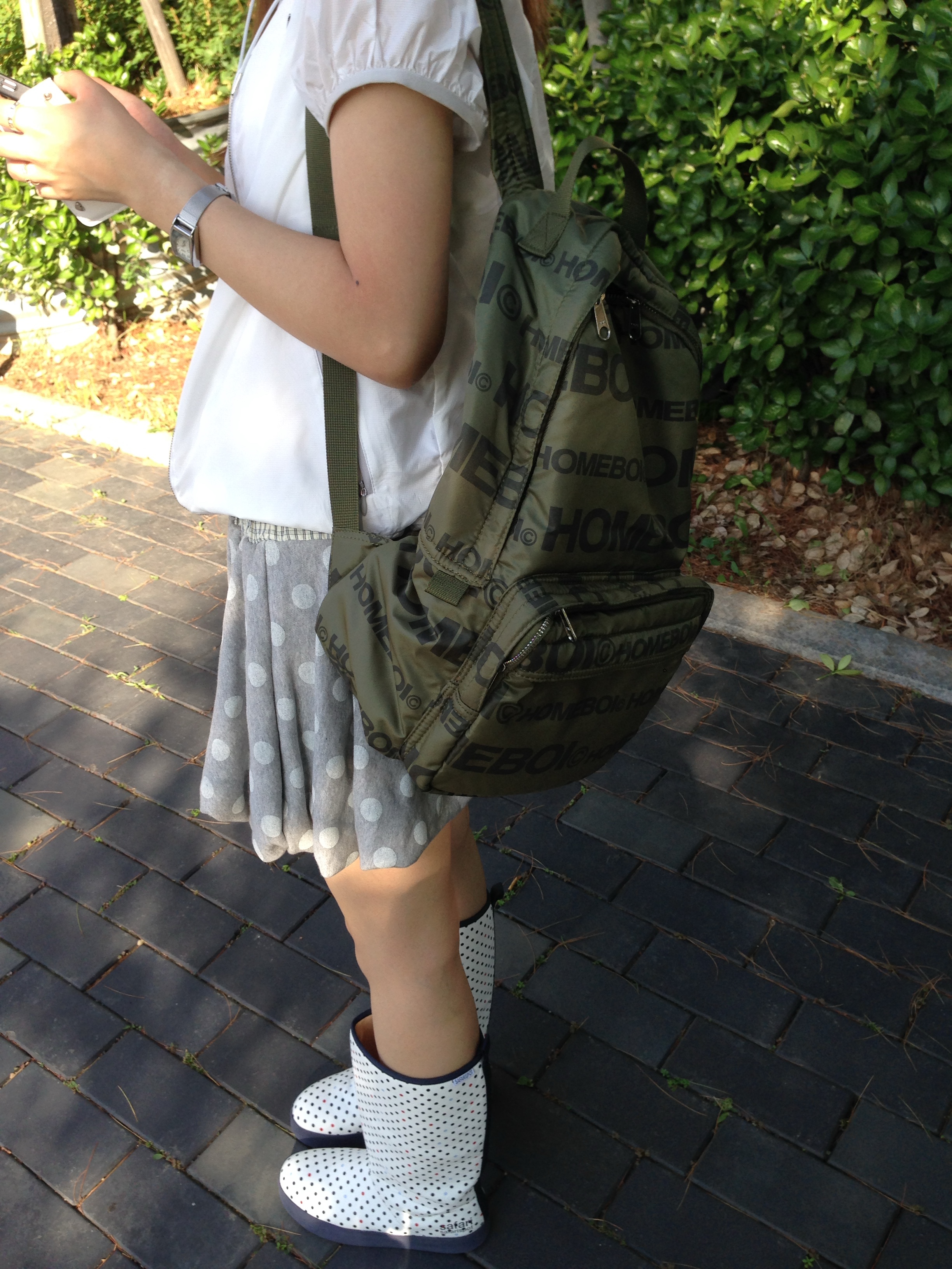 [KREAM 단독] Safarispot Basic Safari Dots Rain Boot White 착용 스타일 - 4