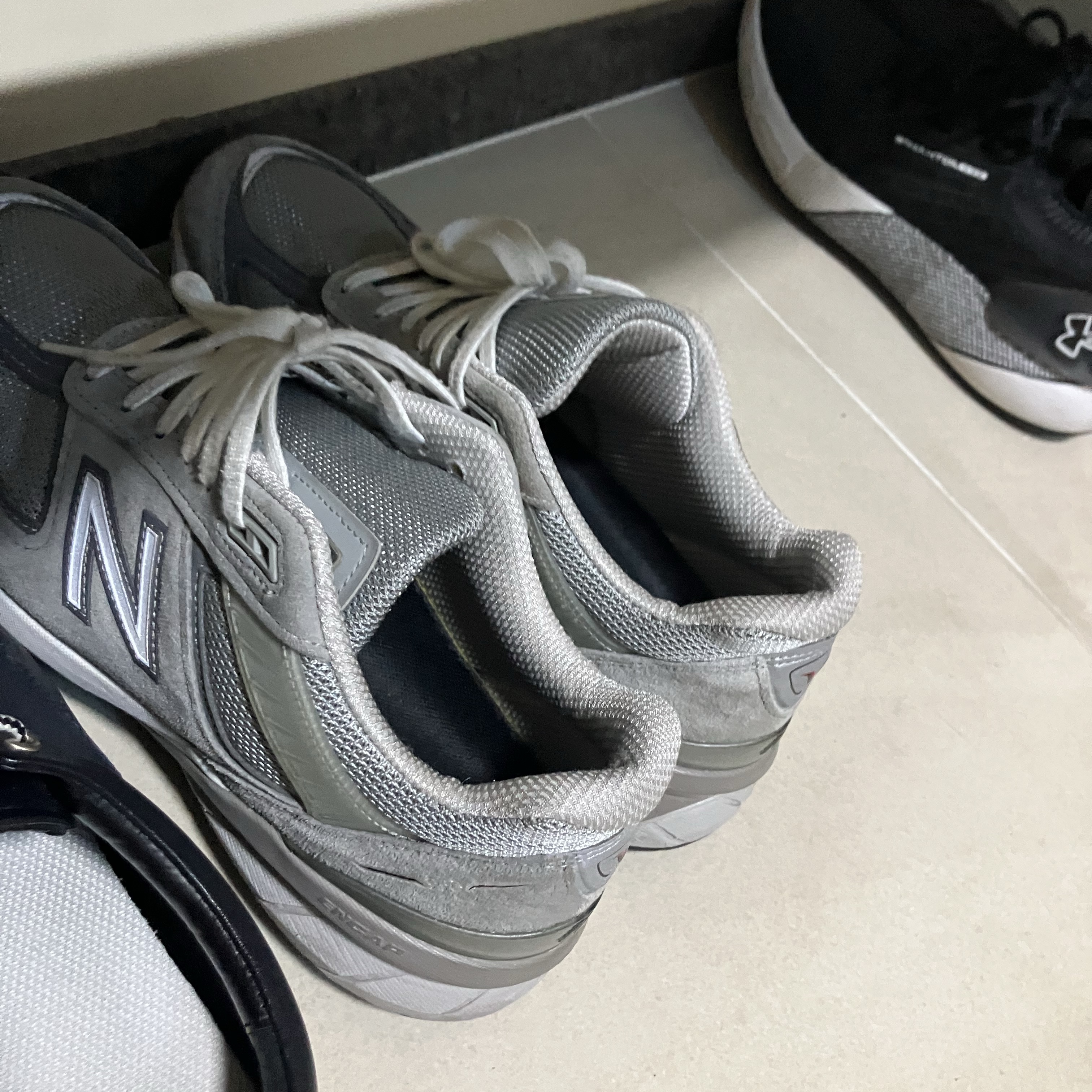 New Balance 990v5 Made in USA Grey - D Standard 착용 스타일