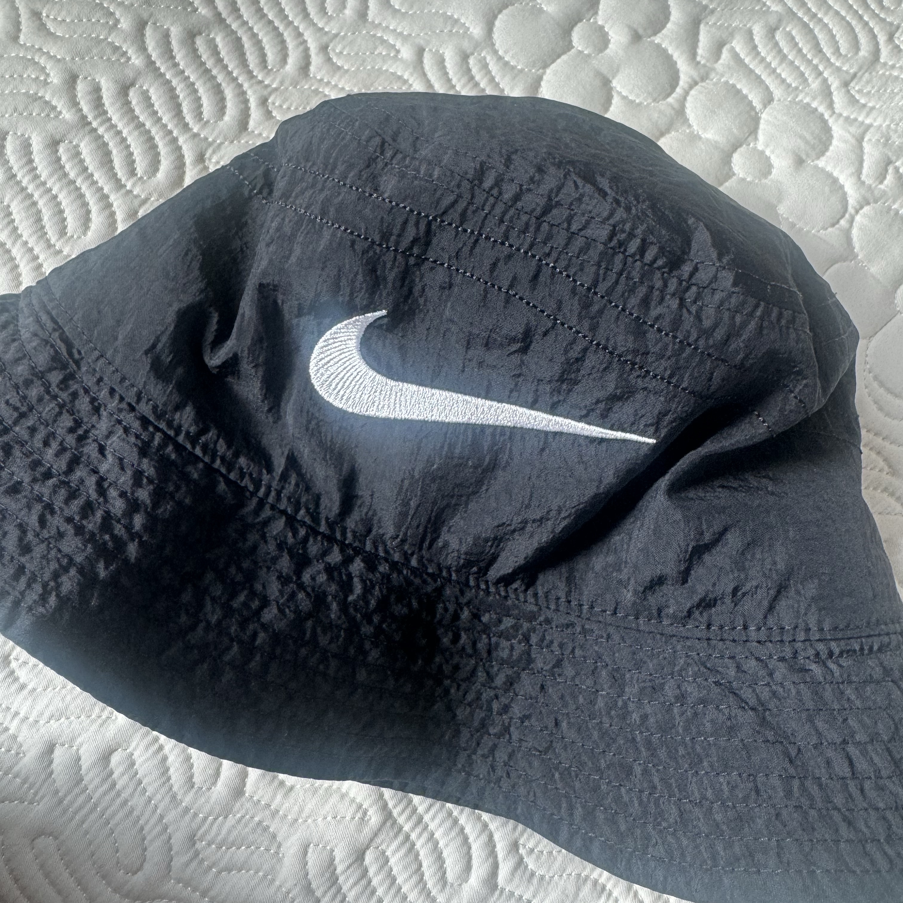 Nike x Stussy Bucket Hat Black 착용 스타일 - 1