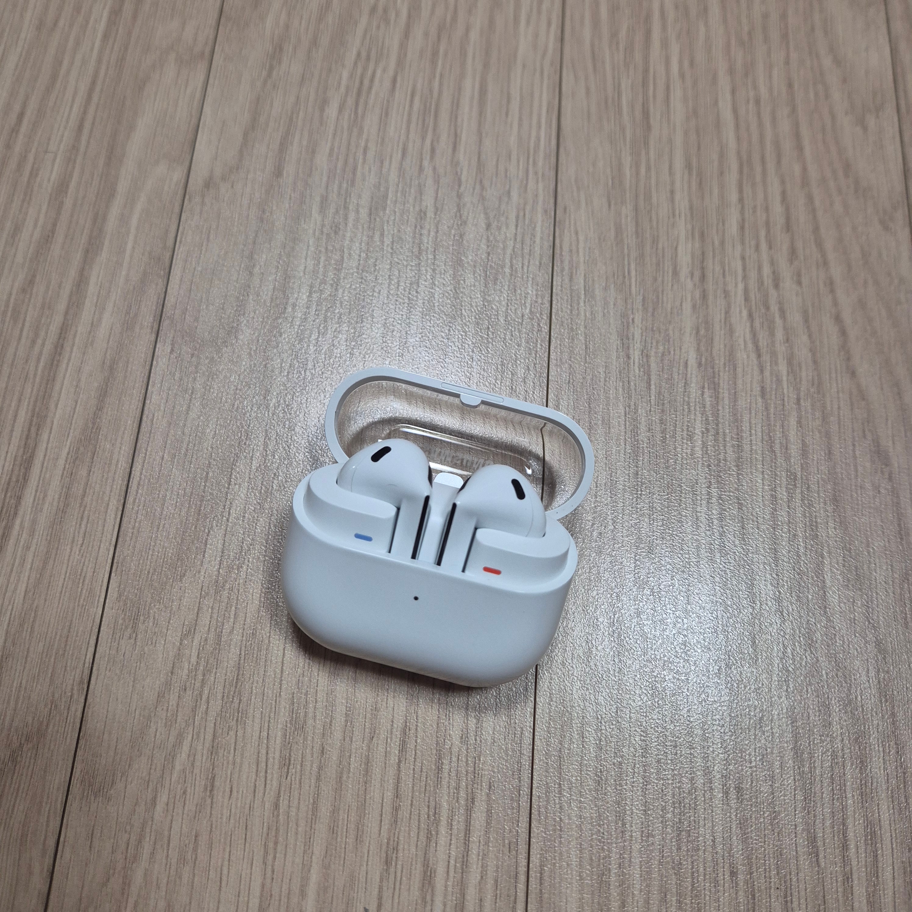 Samsung Galaxy Buds3 White 착용 스타일