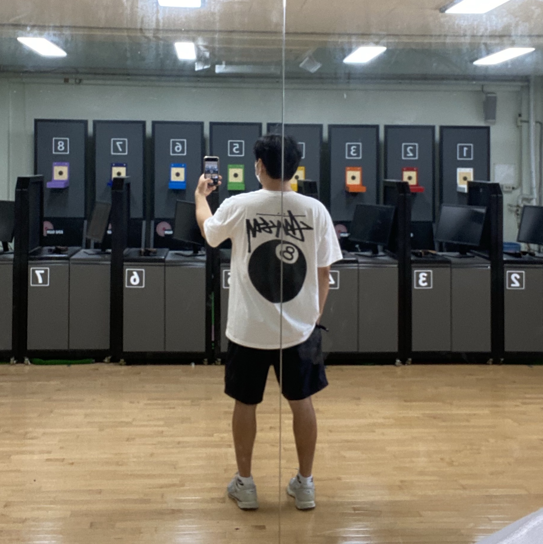 Stussy 8 Ball T-Shirt White 착용 스타일