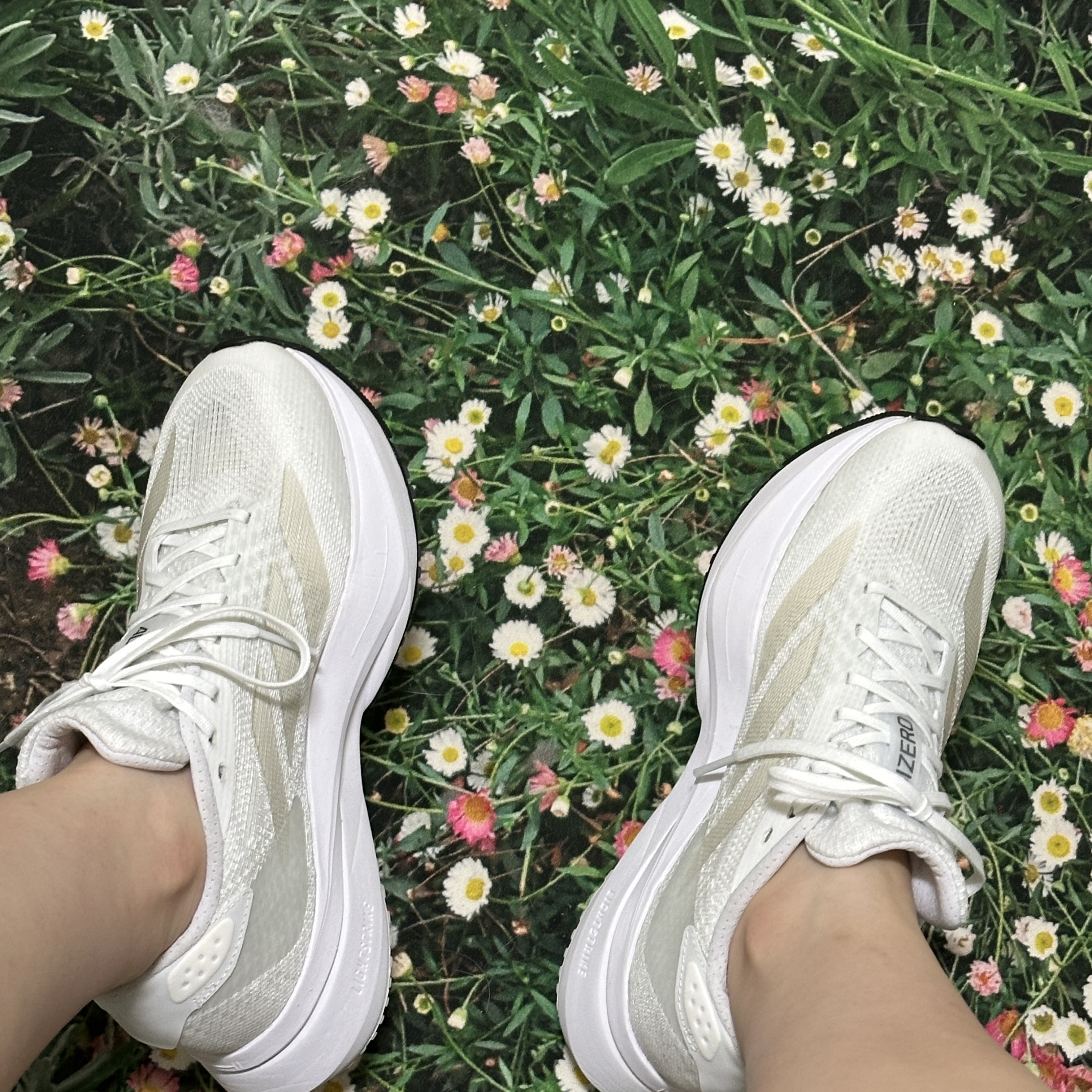 Adidas Adizero SL2 Cloud White Zero Metallic 착용 스타일 - 2