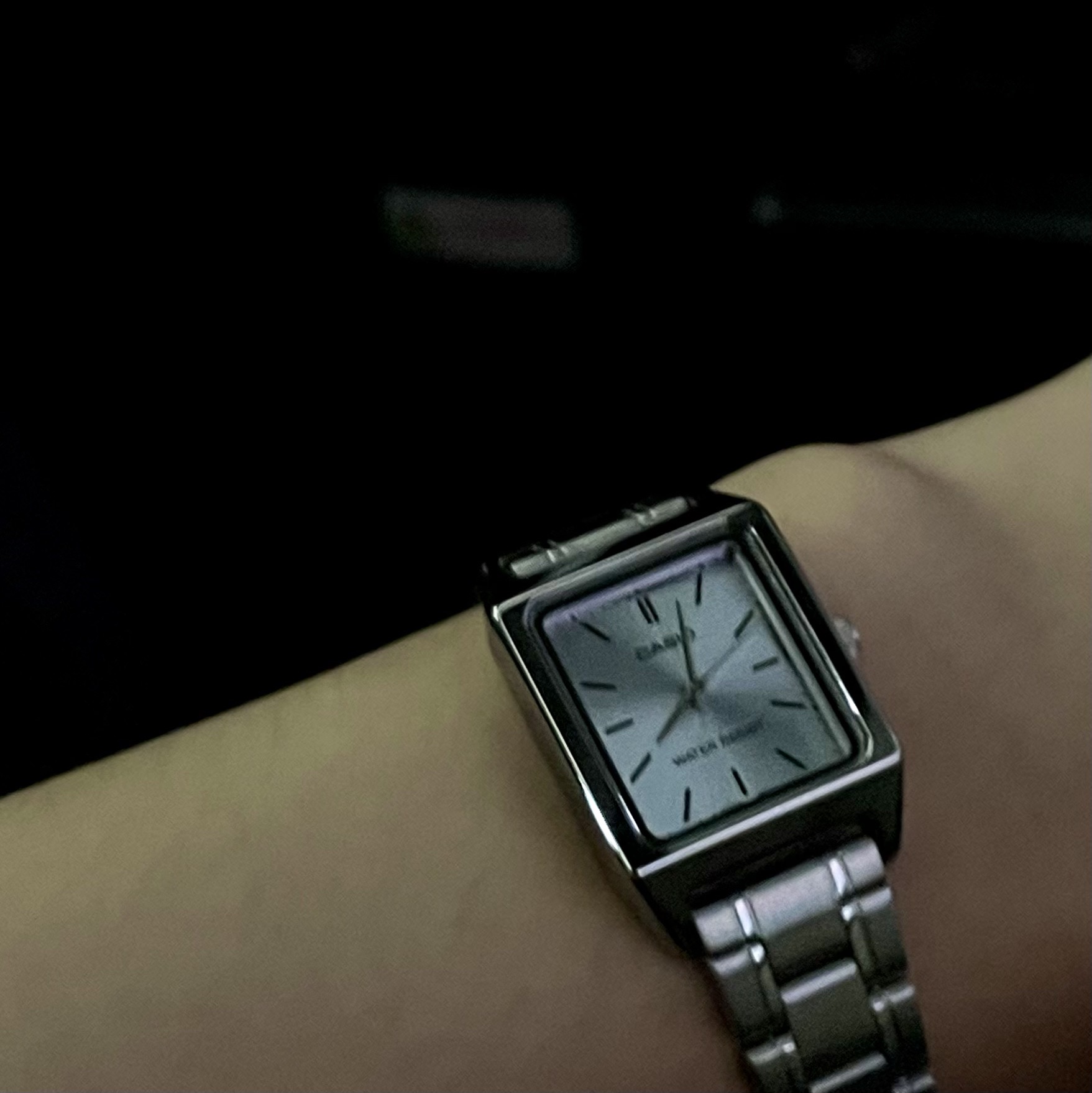 Casio LTP-V007D-2E 착용 스타일