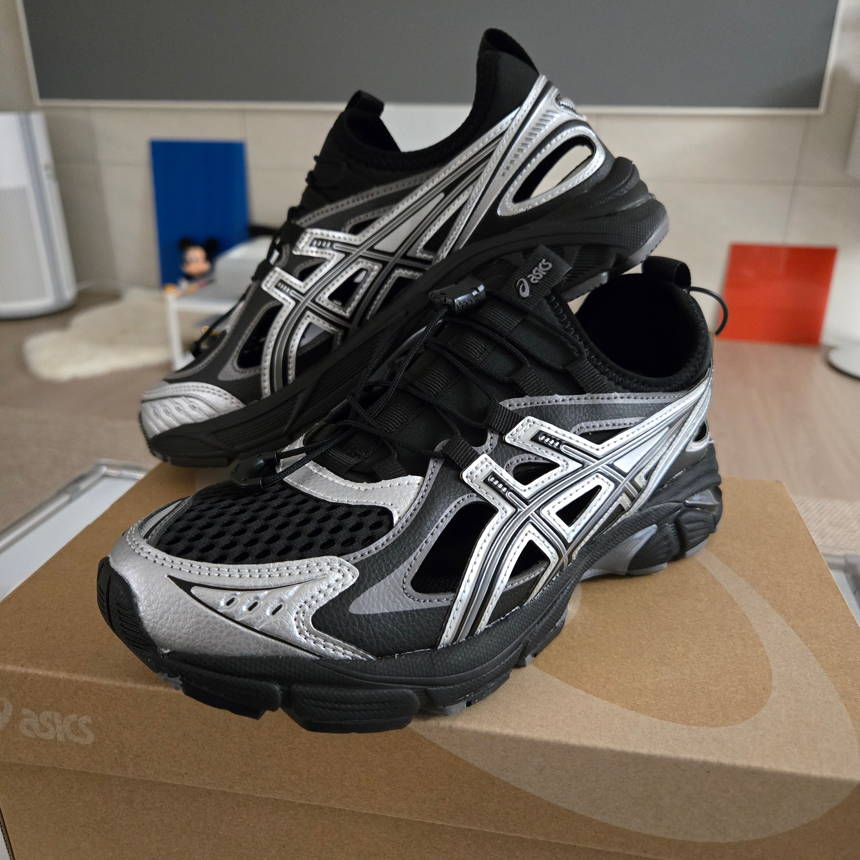 Asics GT-2160 Breeze Black Pure Silver 착용 스타일