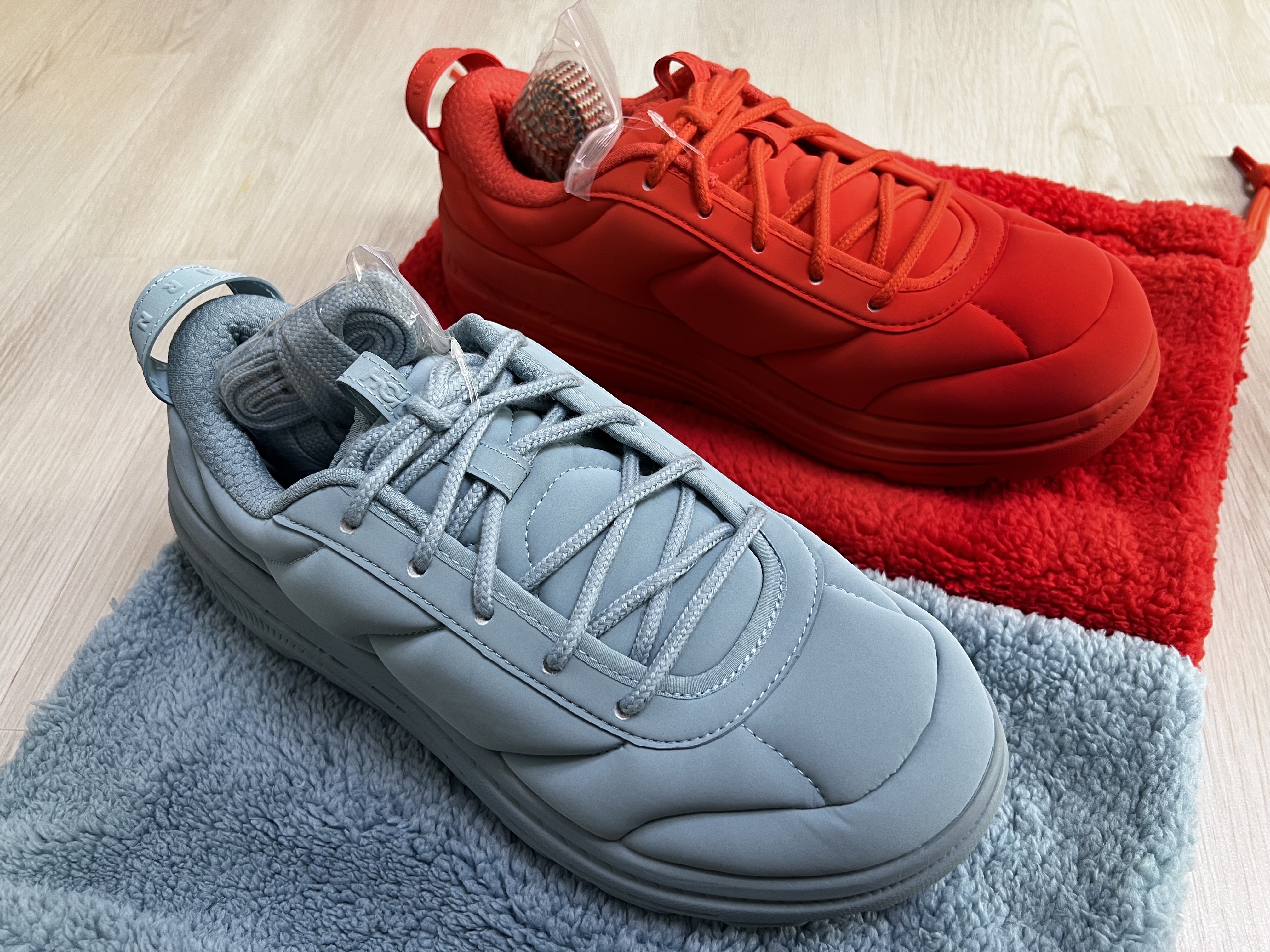 Hoka x Marni Bondi B3LS Tourmaline, Hoka x Marni Bondi B3LS Poinciana 착용 스타일 - 1