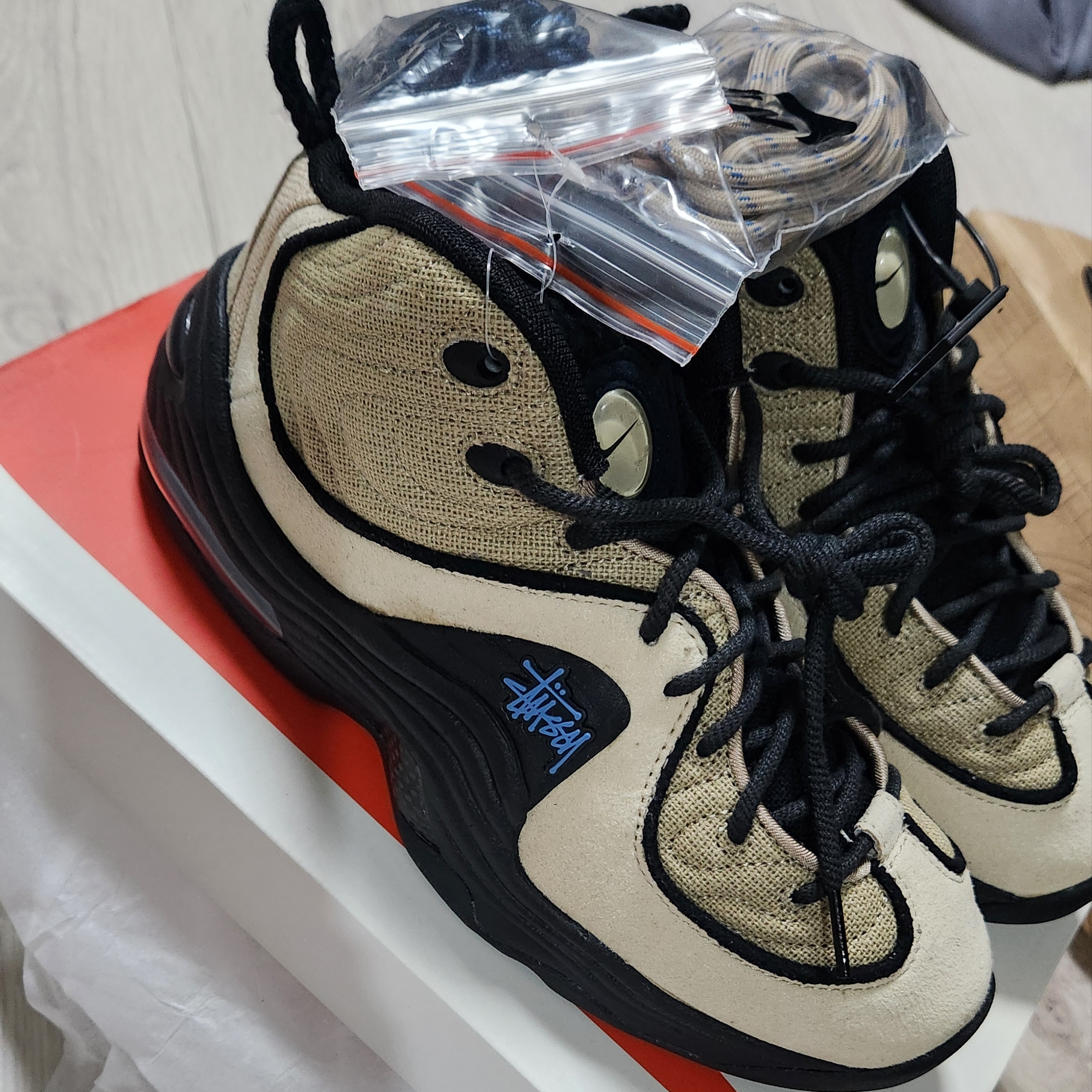 Nike x Stussy Air Penny II Rattan and Limestone 착용 스타일 - 1