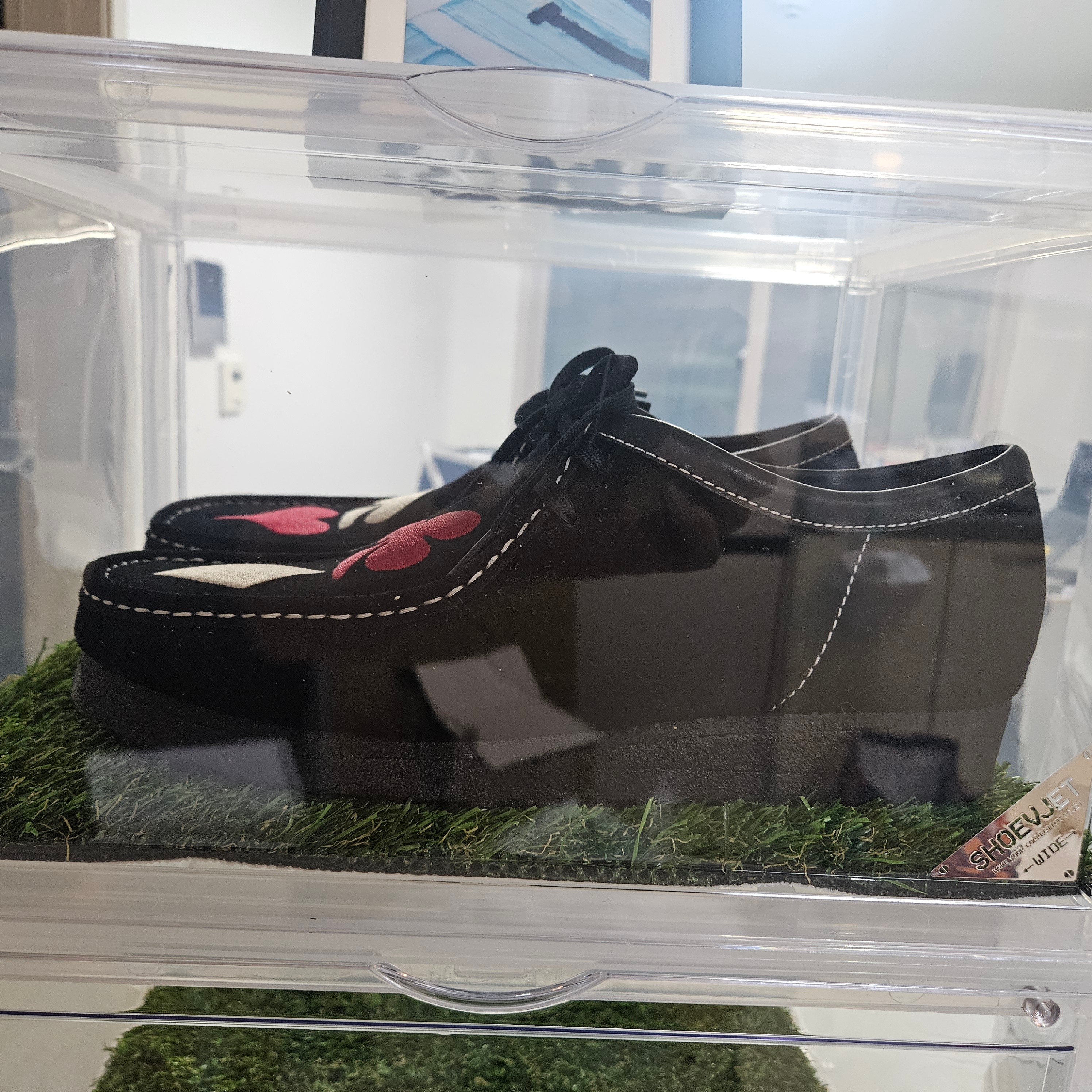 Clarks x Stussy Wallabee Black Suede 착용 스타일 - 2