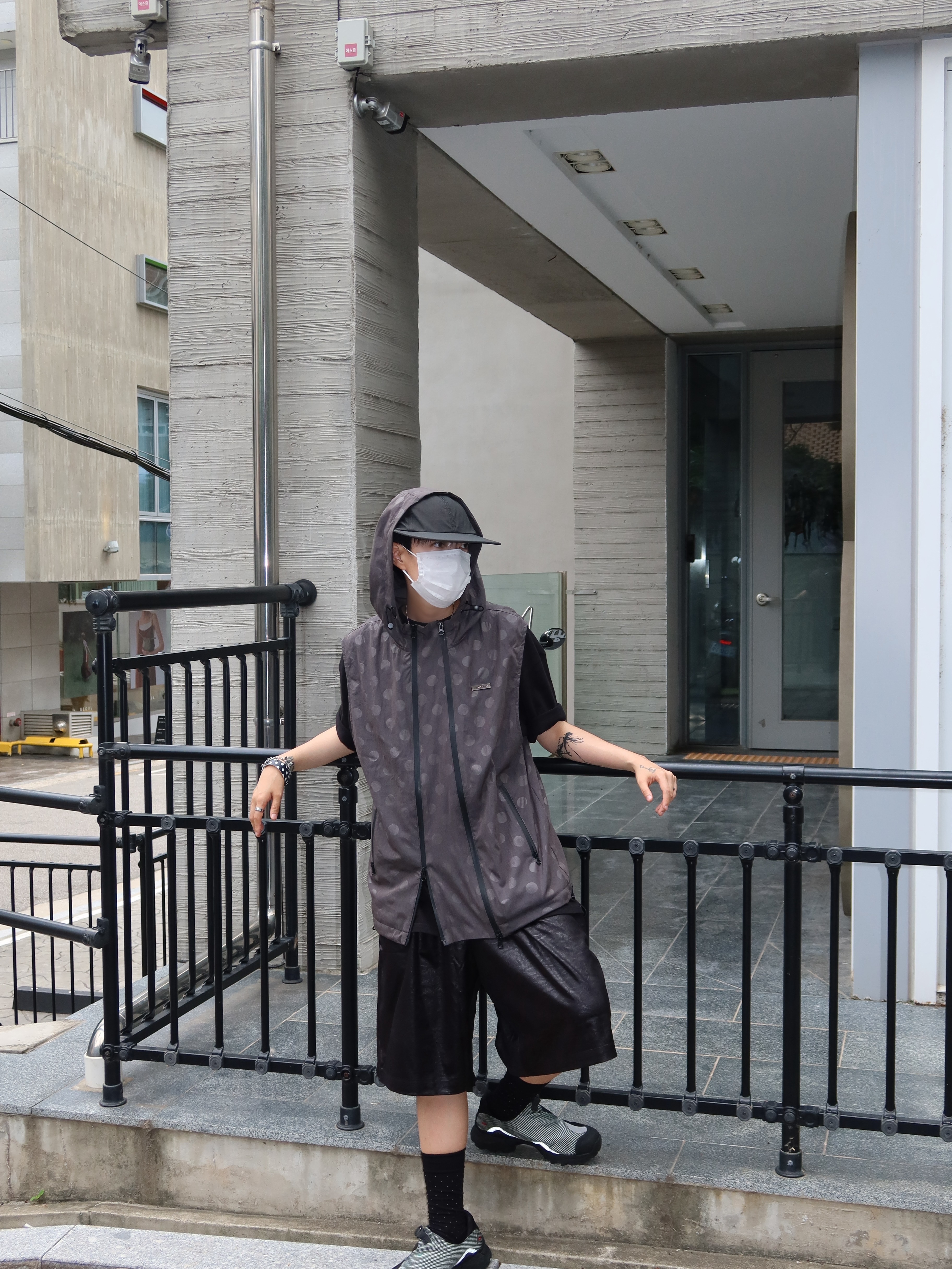 Hono Report Easy Half Pants Black, Hono Report Leaf Bracelet 착용 스타일 - 1