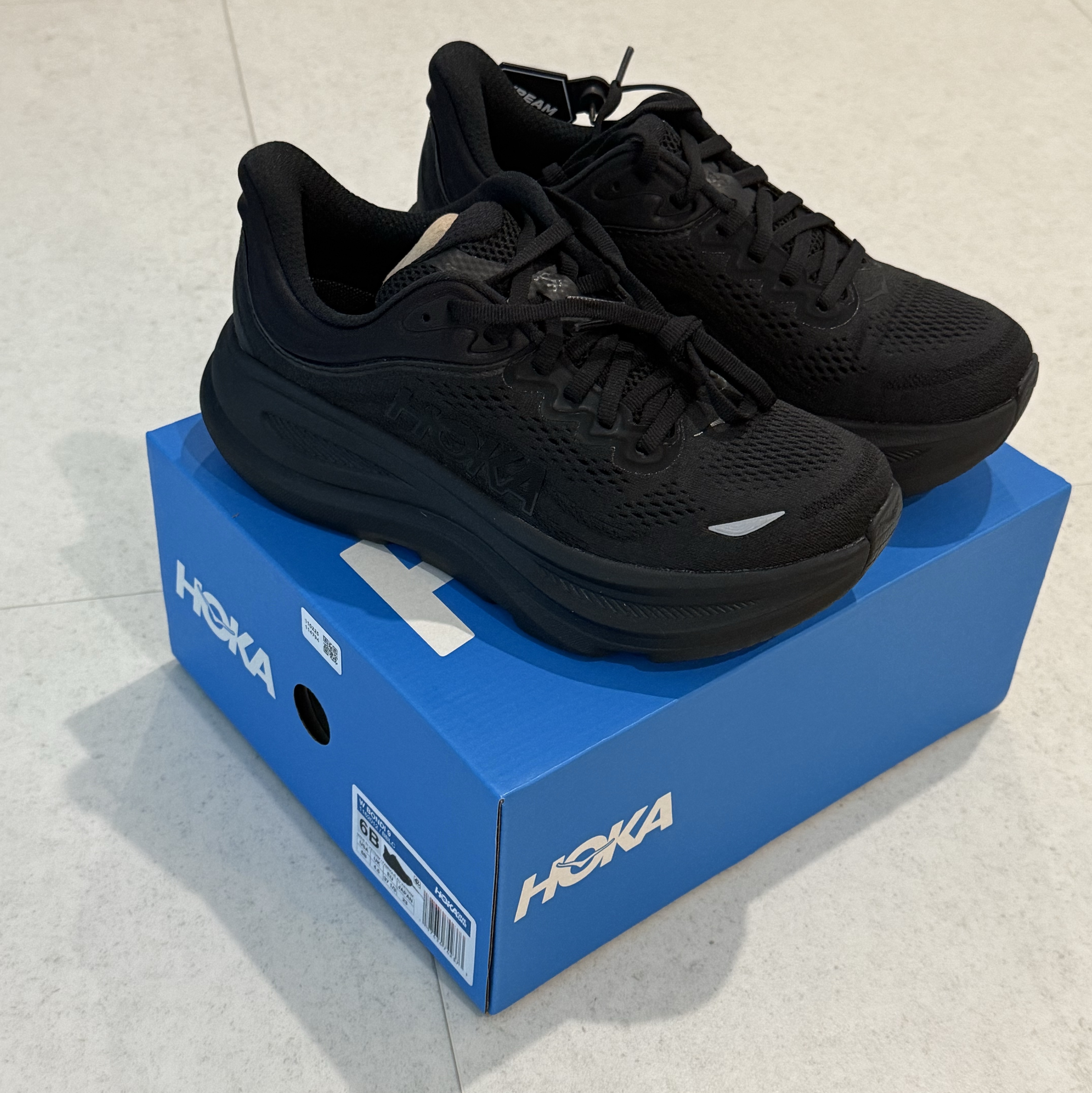 (W) Hoka Bondi 9 Black - Regular 착용 스타일