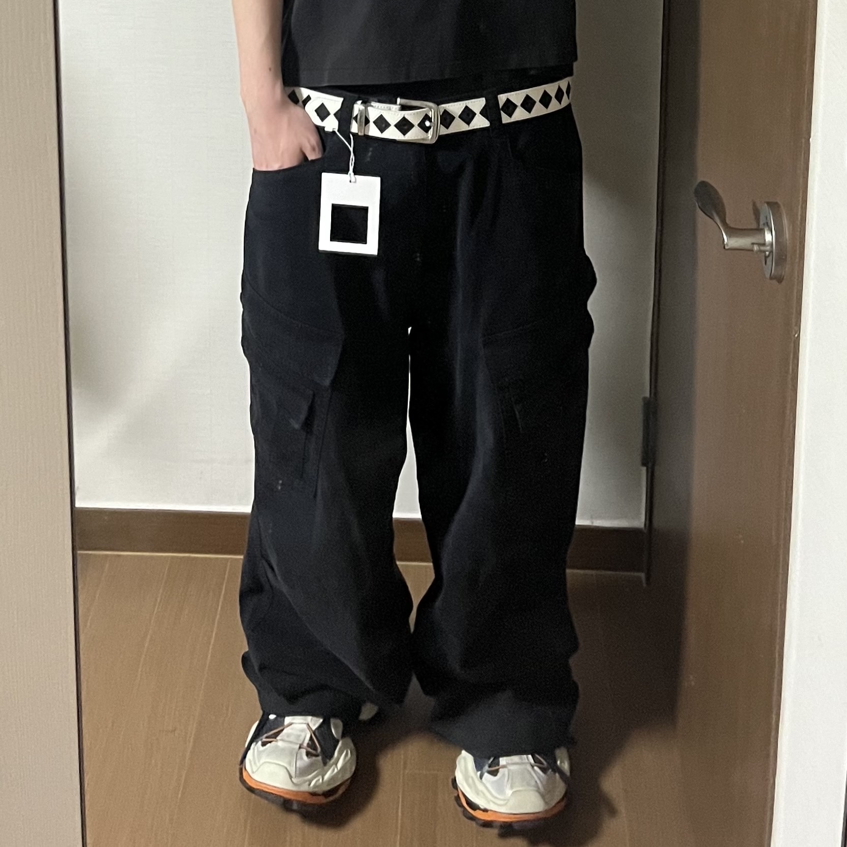 Balenciaga Hike Sneakers Beige Orange, Nonnod Double Pocket Cargo Pants Vintage Black 착용 스타일 - 2
