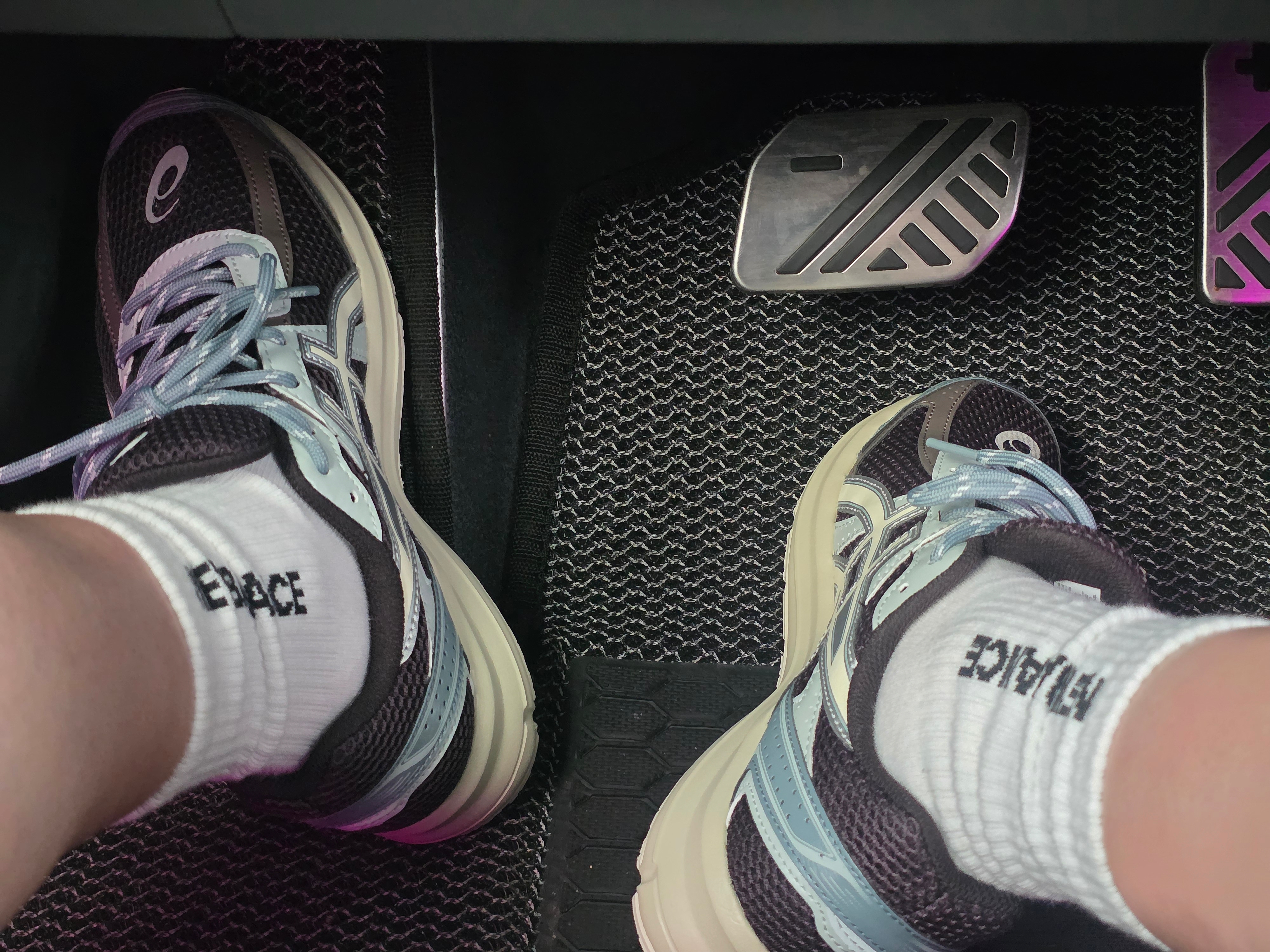 Asics x Kith Jog 100 S Espresso Vanilla Ice 착용 스타일 - 1