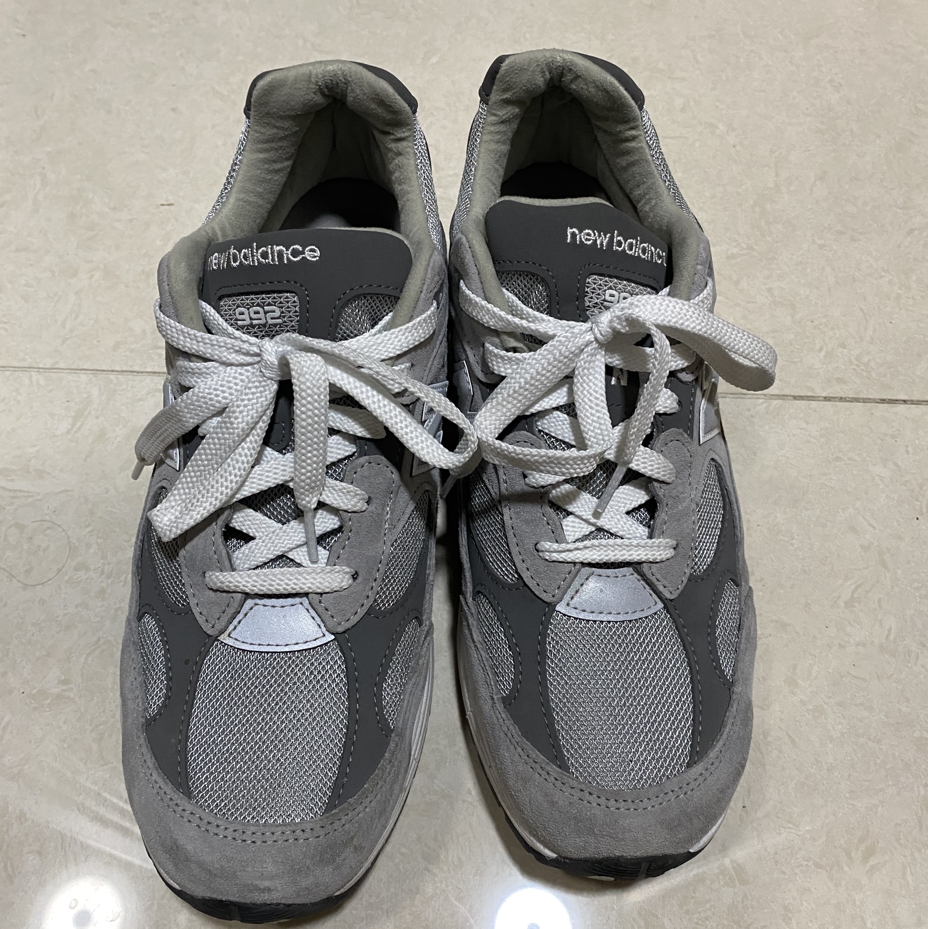 New Balance 992 Made in USA Core Grey Silver Metallic 착용 스타일