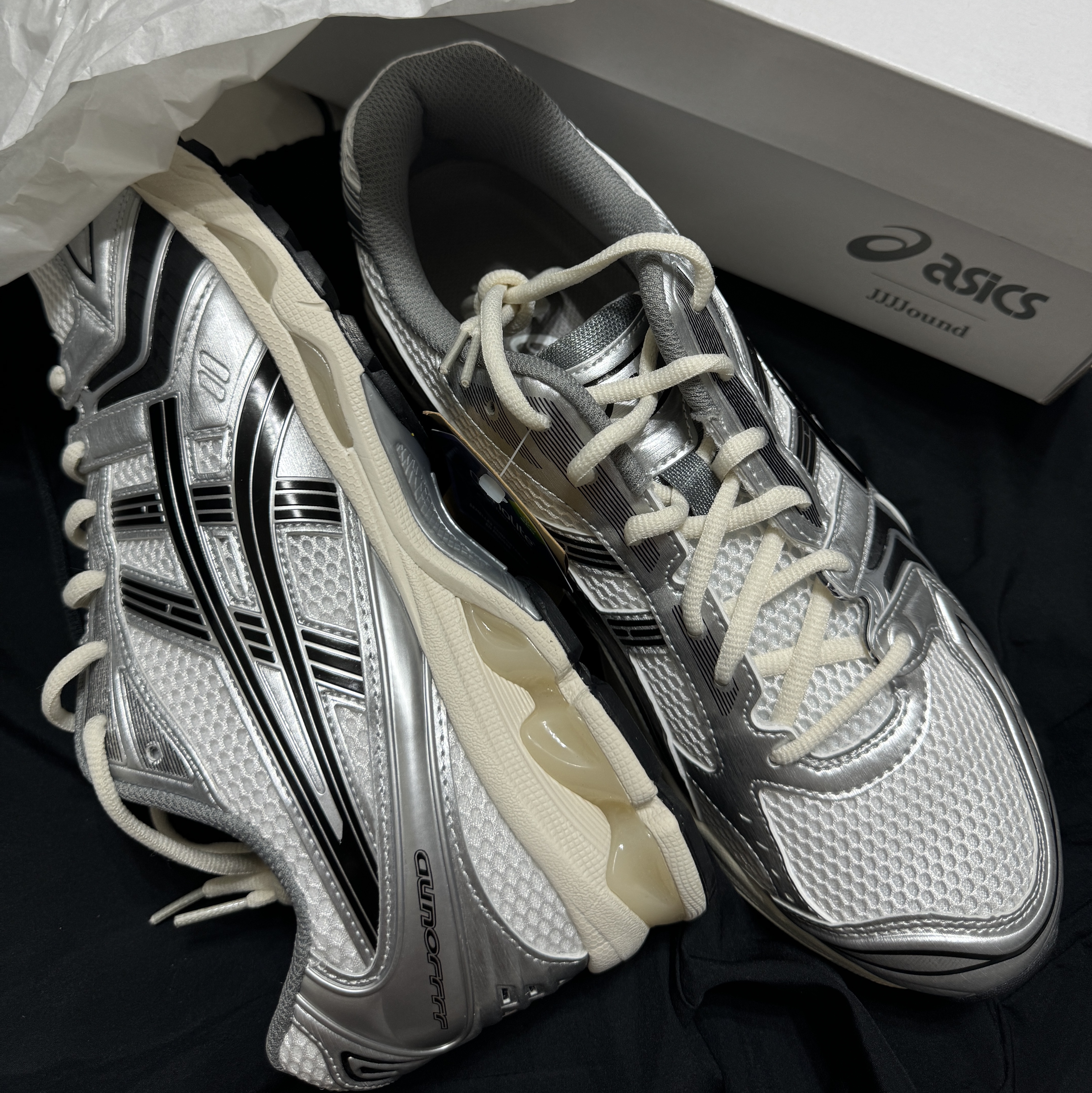 Asics x JJJJound Gel-Kayano 14 Silver Black 착용 스타일 - 1