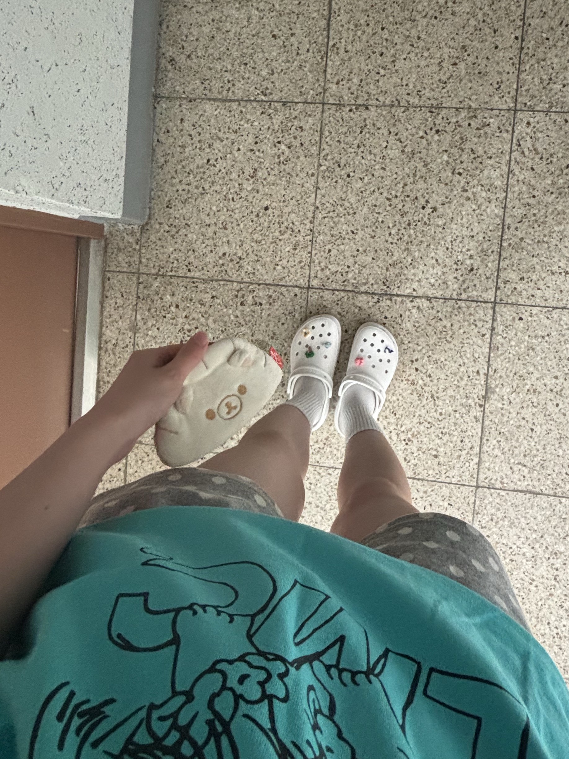 Crocs Classic Clog White 착용 스타일