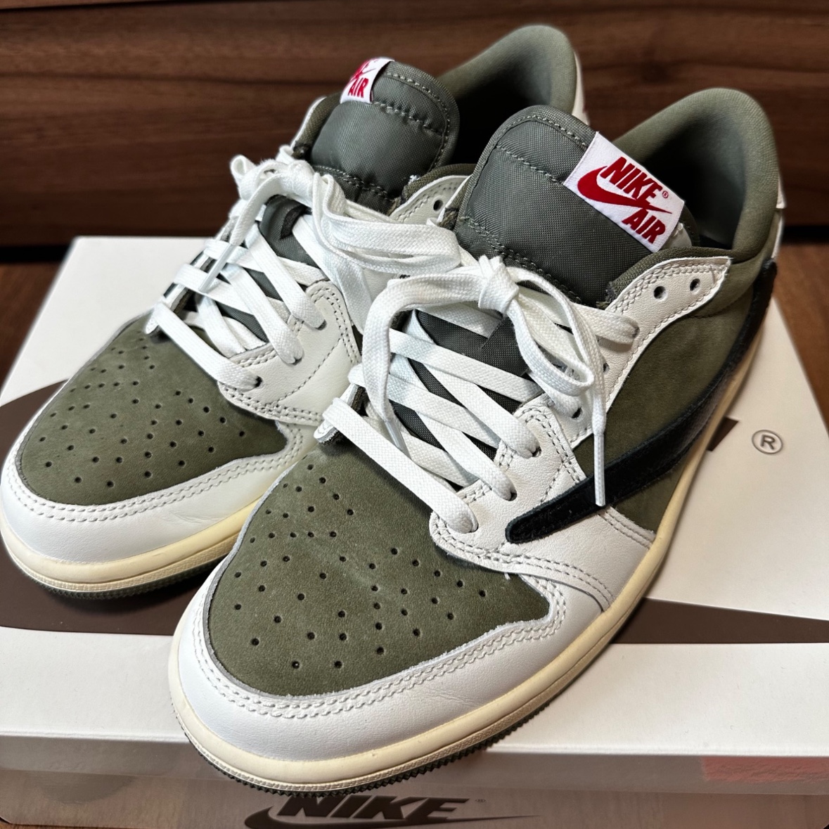 Jordan 1 x Travis Scott Retro Low OG SP Reverse Olive 착용 스타일