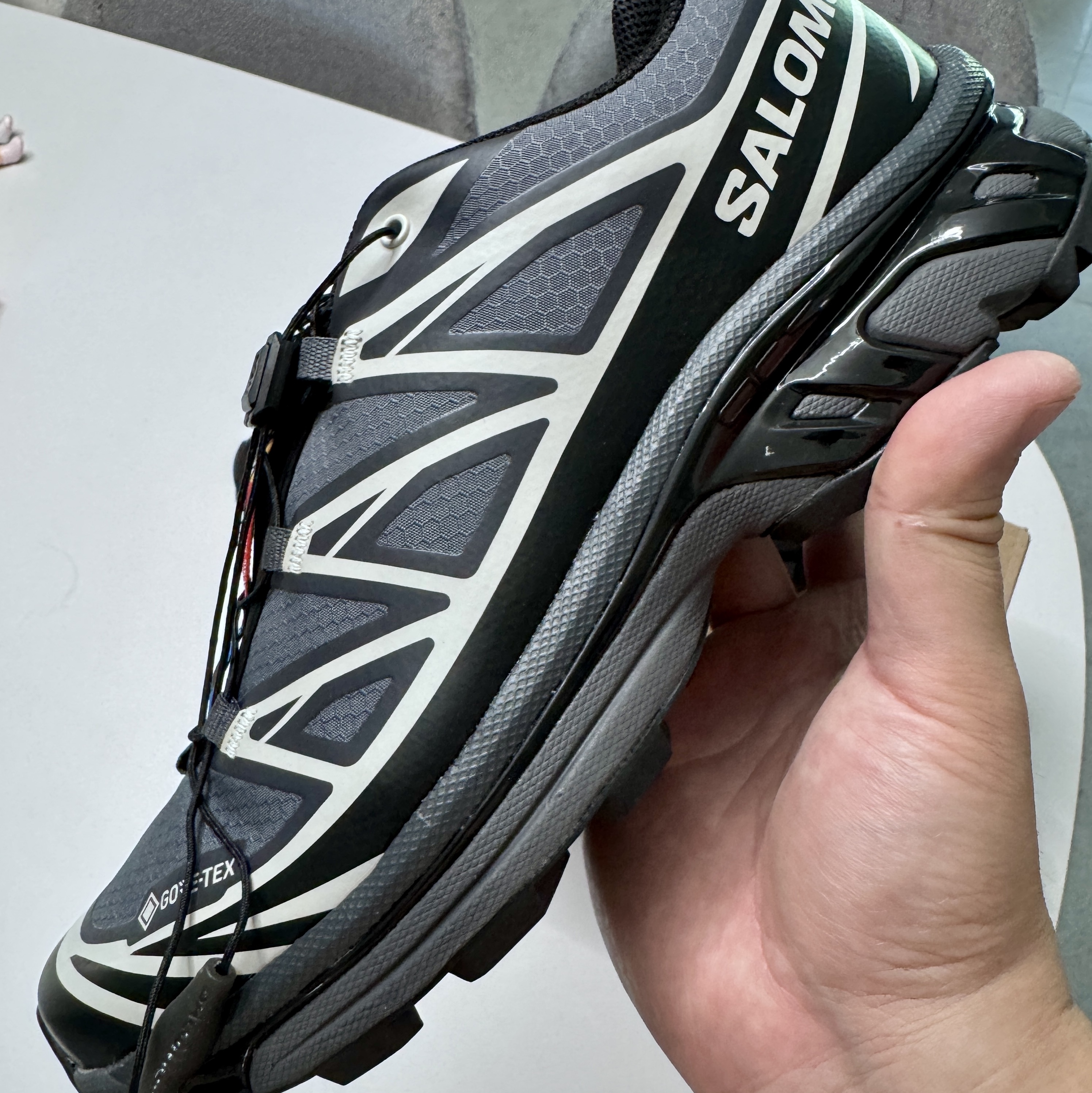 Salomon XT-6 Gore-Tex Black Ebony 착용 스타일 - 2
