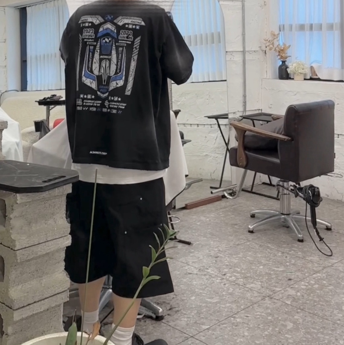 Nonnod Alpine Carpenter Shorts Black, Nonnod Grandprix T-shirt Washed Black 착용 스타일 - 2