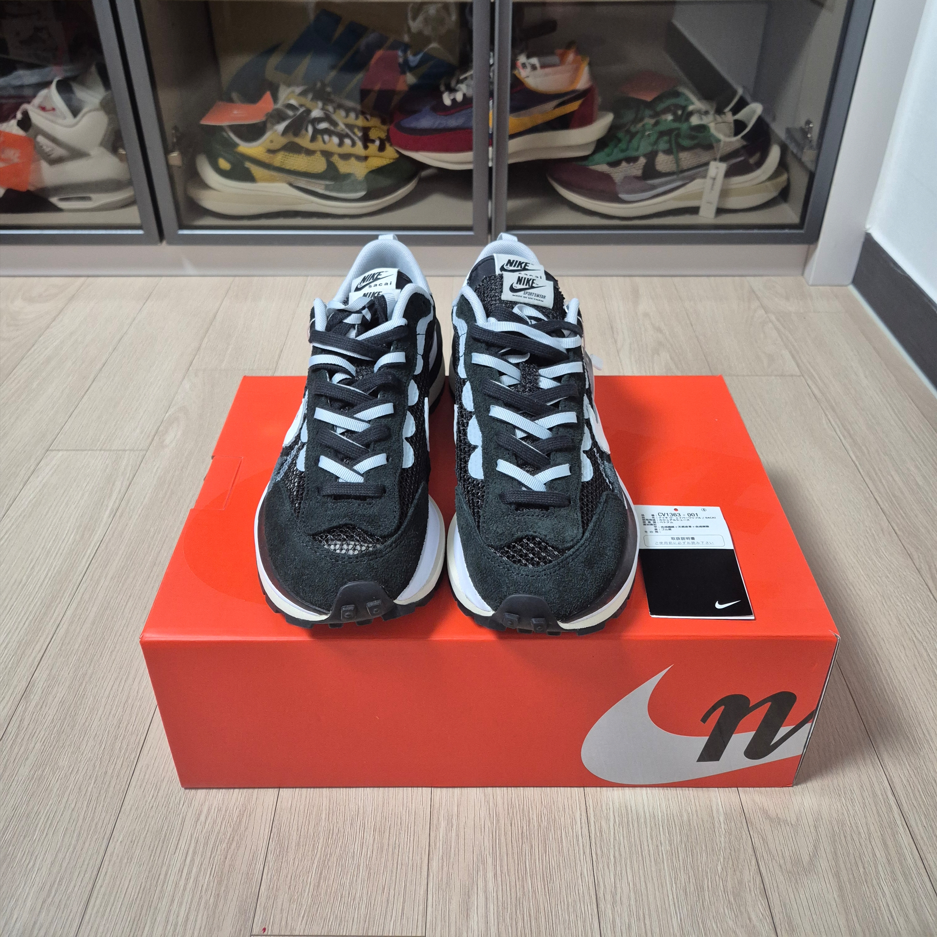 Nike x Sacai VaporWaffle Black White, Nike x Sacai VaporWaffle Tour Yellow & Gorge Green Sail 착용 스타일 - 1