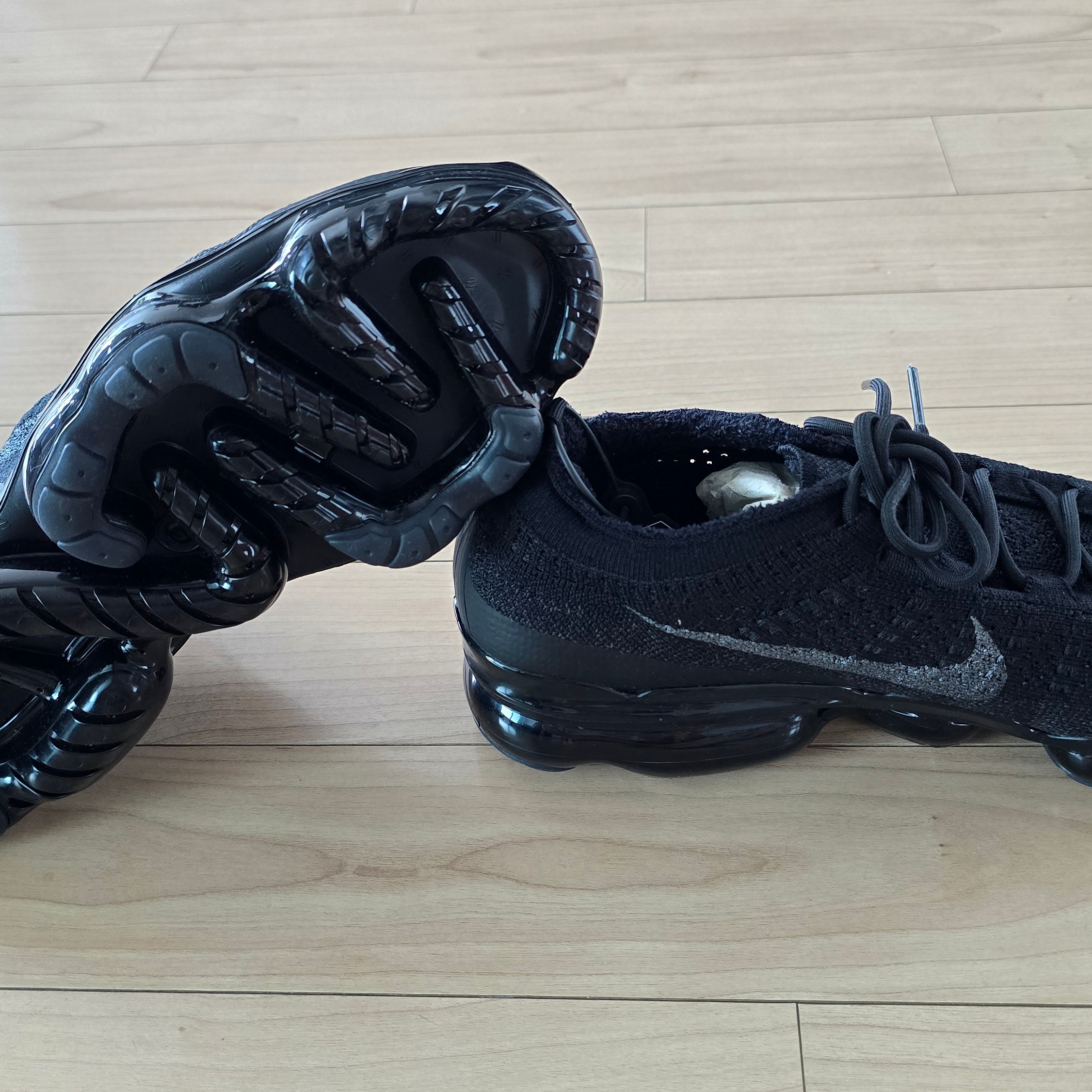 Nike Air VaporMax 2023 Flyknit Triple Black 착용 스타일 - 2