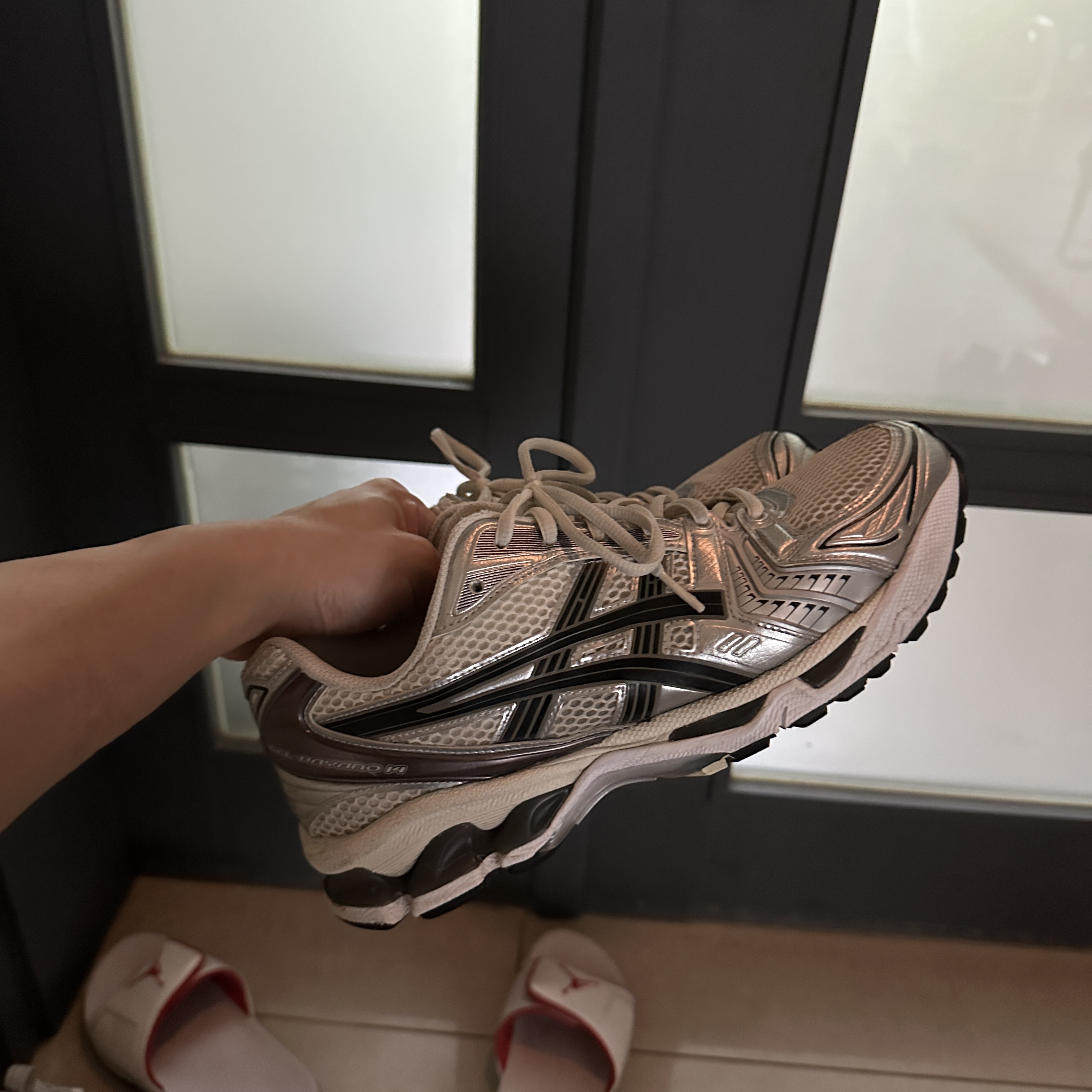 Asics Gel-Kayano 14 Cream Black 착용 스타일