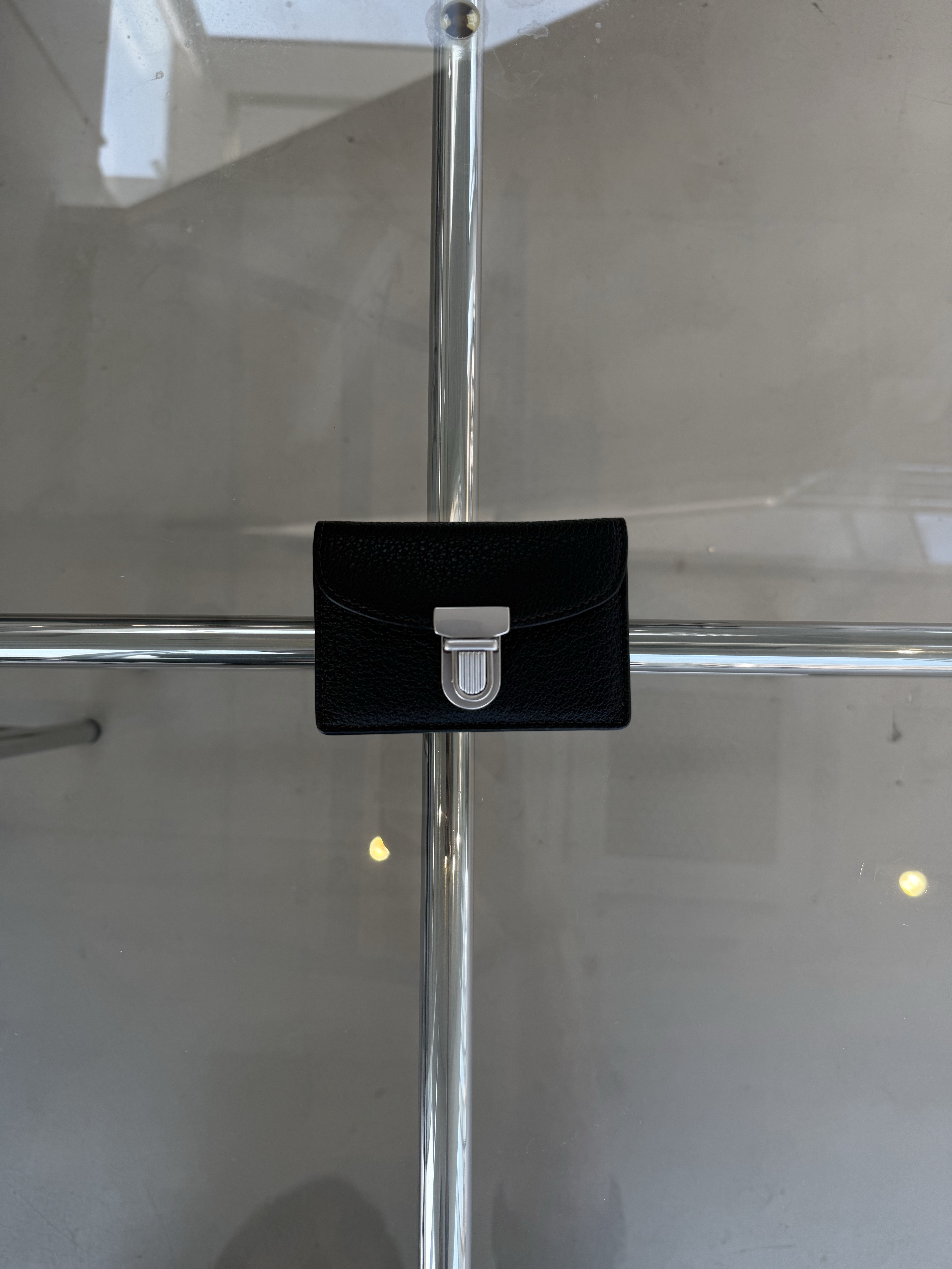 Athe garcon Accordion Wallet Black Noir, Gentle Monster x Maison Margiela MM216 Silver Clear 착용 스타일 - 4