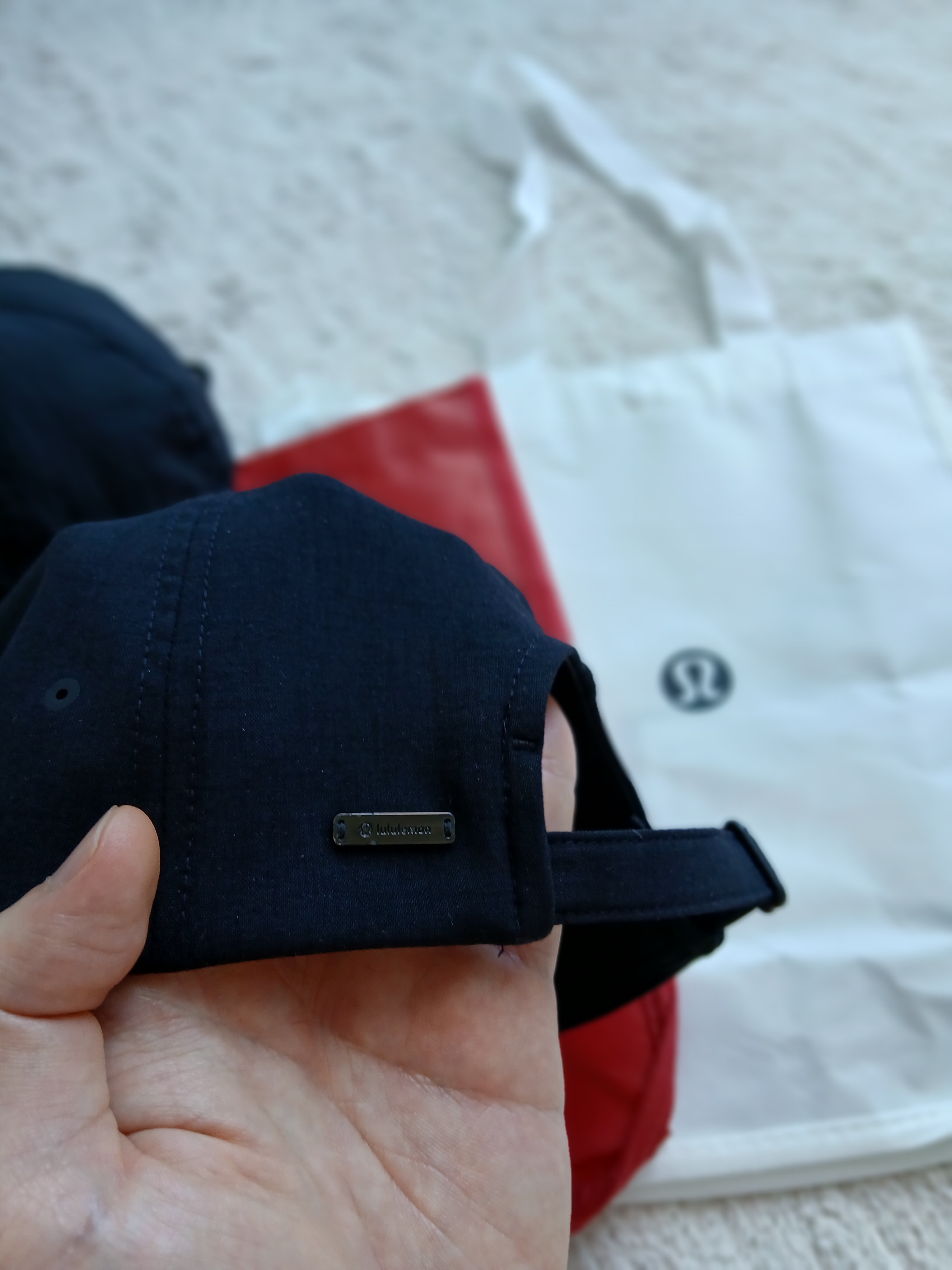 (W) Lululemon Soft Embroidered Baller Hat Black, Lululemon Pace Breaker Linerless Shorts 5 Inch Black 착용 스타일 - 3