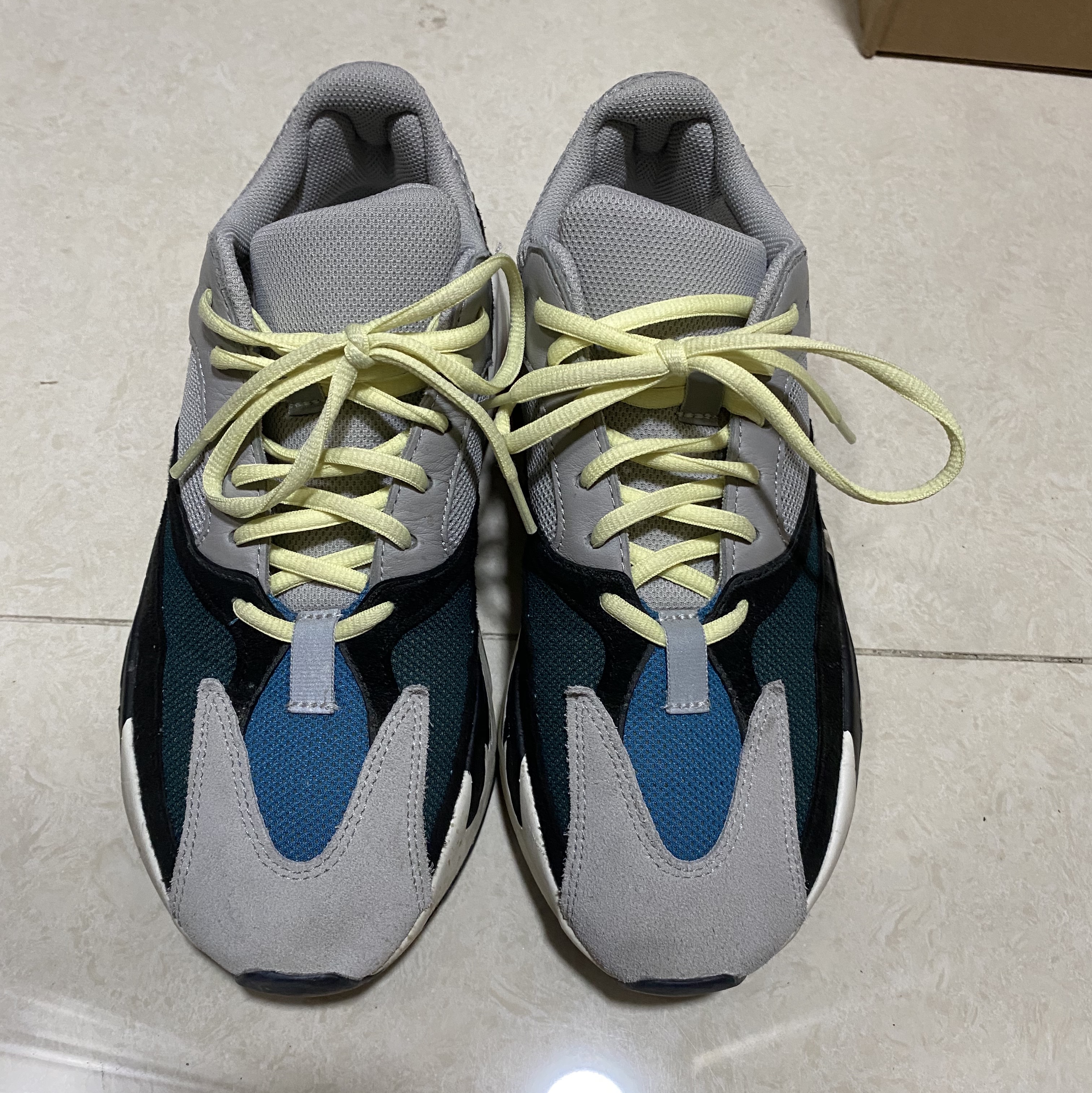Adidas Yeezy Boost 700 Wave Runner Solid Grey 2021/2022 착용 스타일