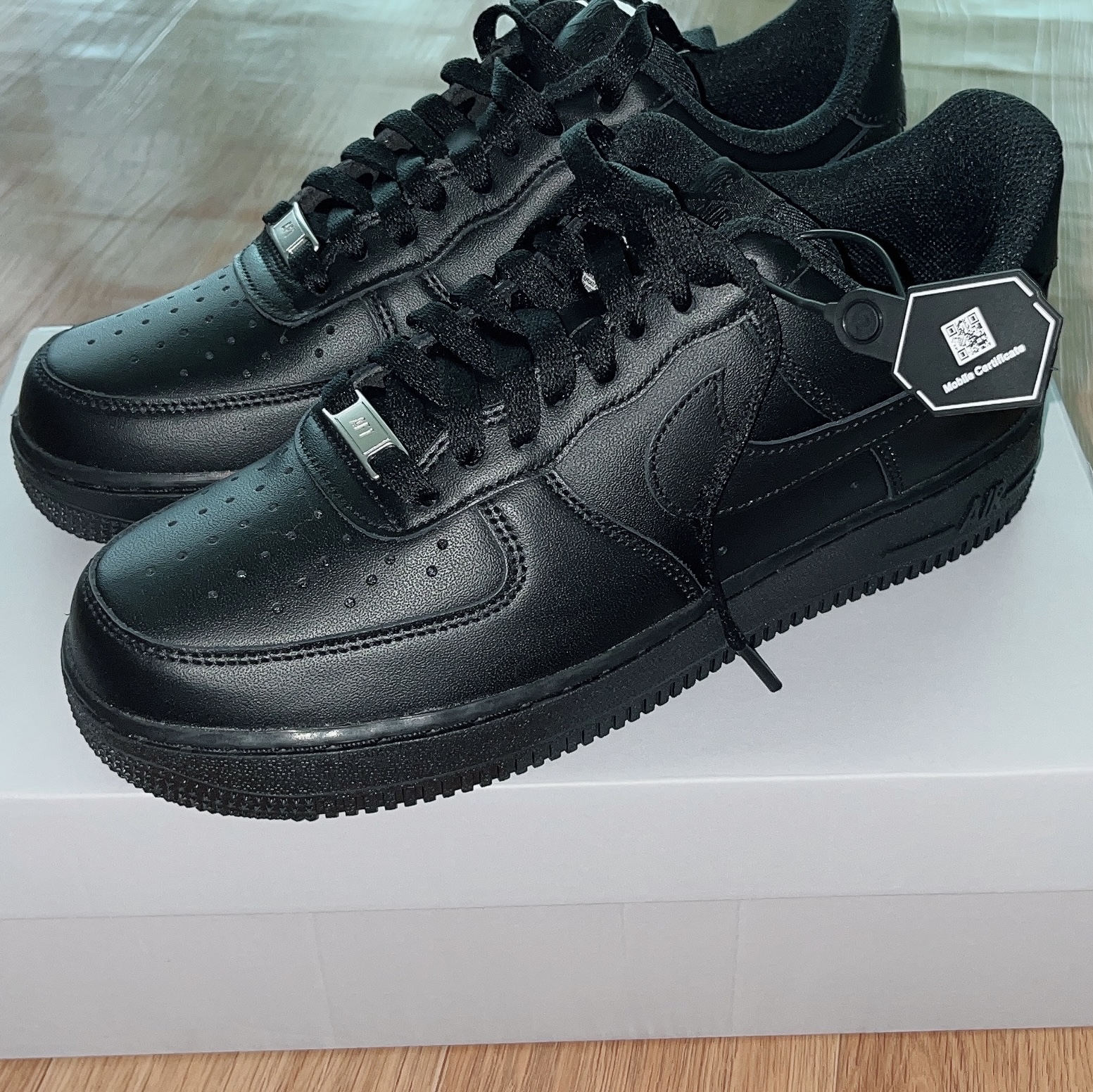 Nike Air Force 1 '07 Low Triple Black 착용 스타일