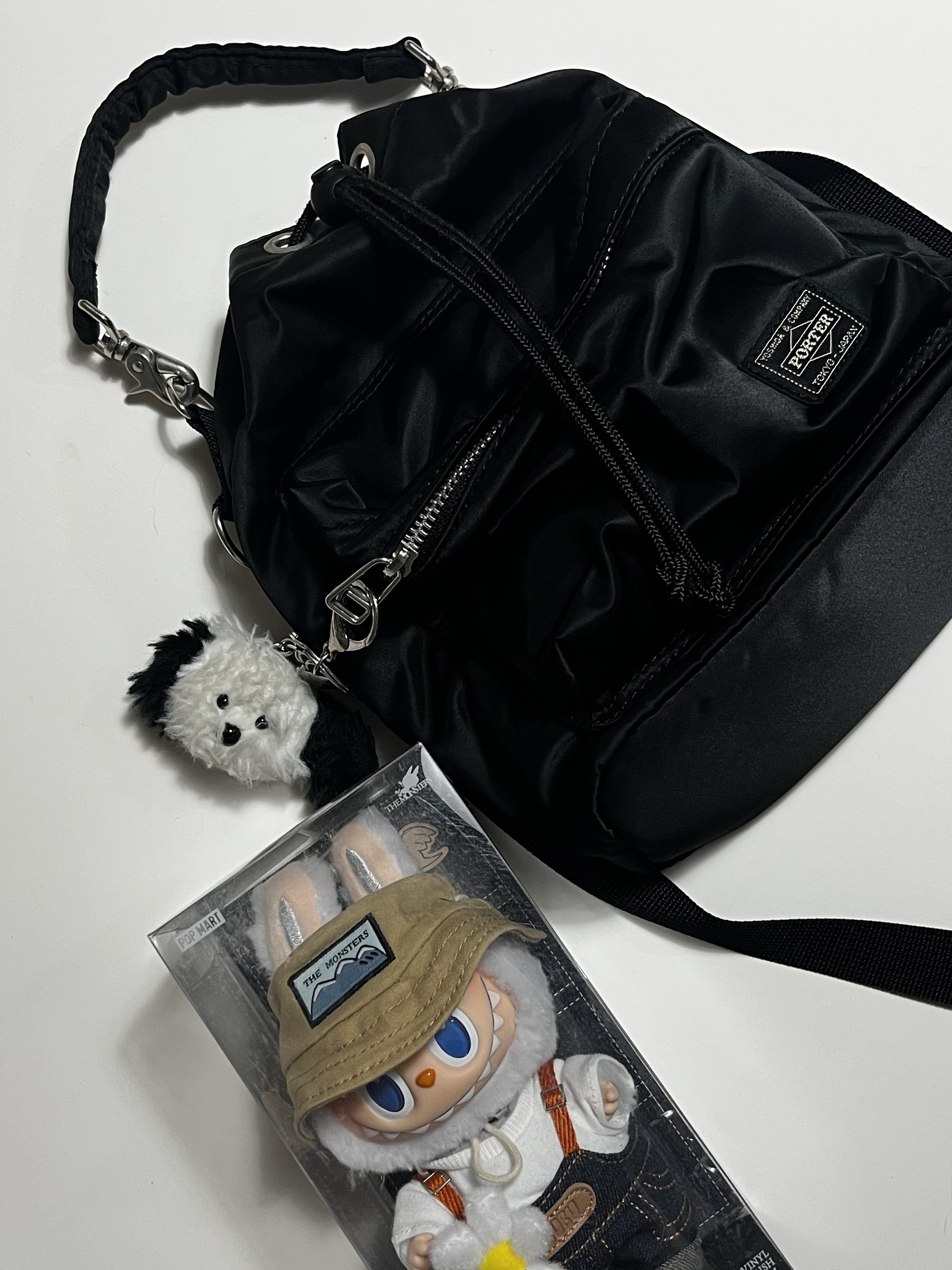 Pop Mart Fall In Wild Labubu Series Toy Keyring, Porter Balloonsac Black 착용 스타일