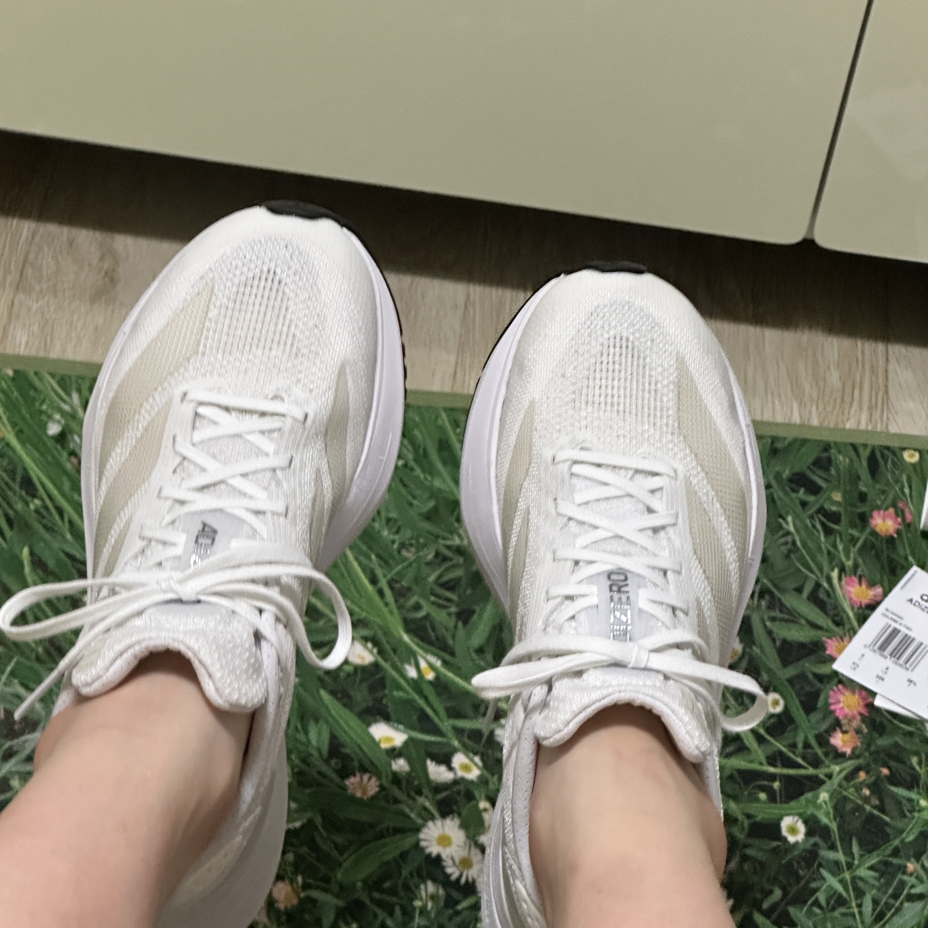 Adidas Adizero SL2 Cloud White Zero Metallic 착용 스타일 - 3