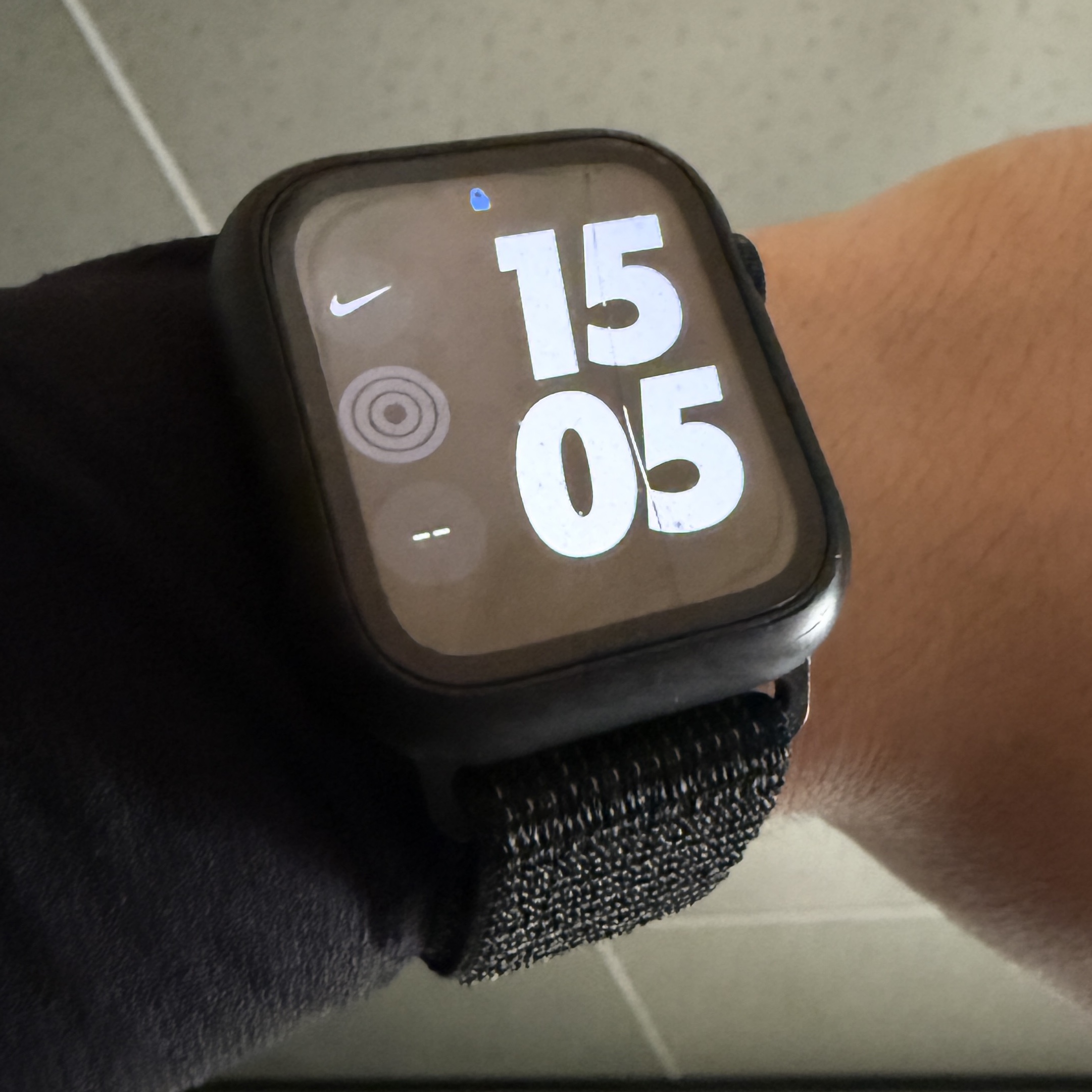 Apple Watch SE 2nd 44mm GPS Midnight Aluminium Case with Sport Band M/L Midnight (Korean Ver.) 착용 스타일