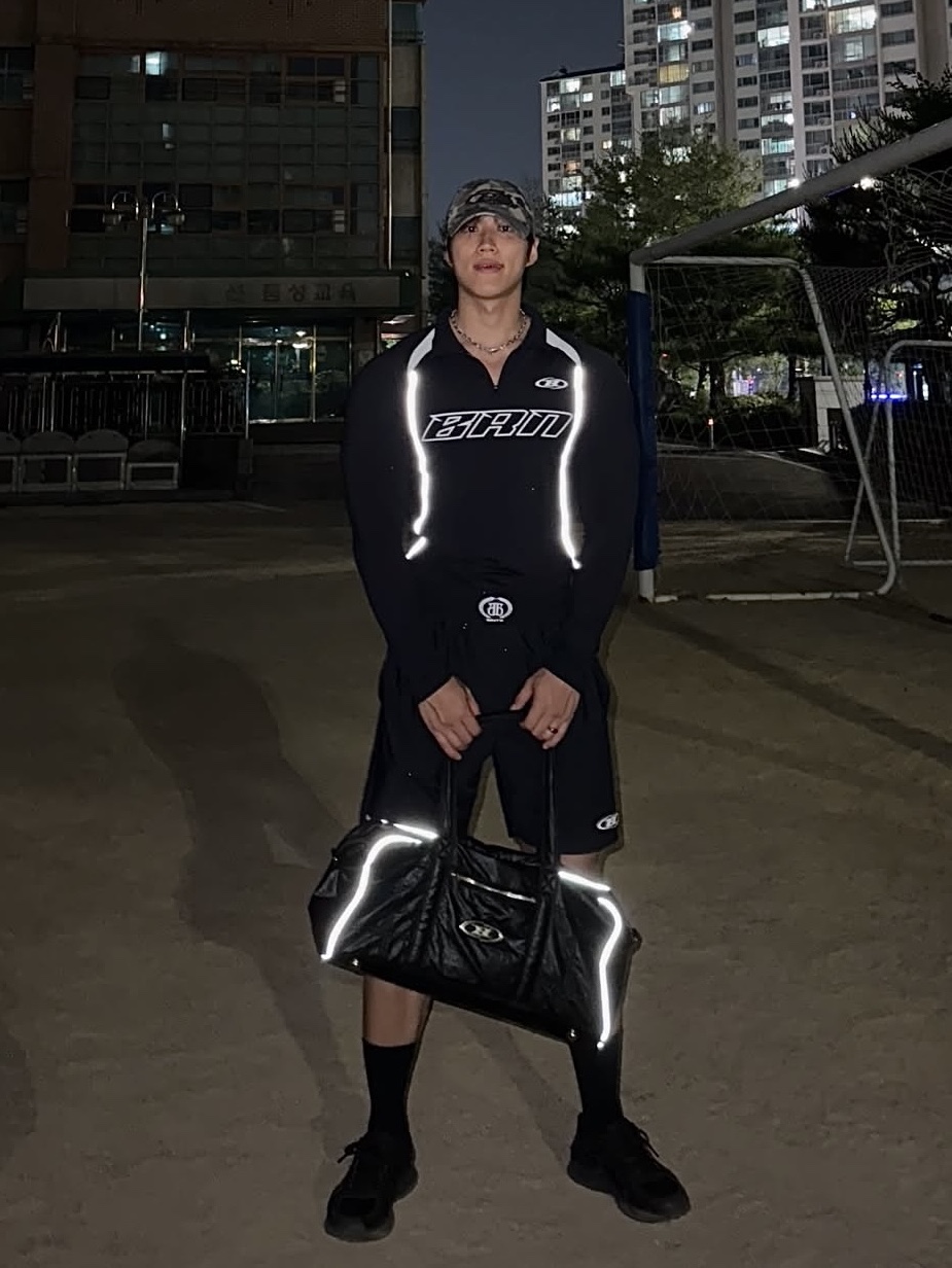 BORN TO WIN BRN Silver Line Half Zip Up Long Sleeve Black, BORN TO WIN Symbol B Tricot Fight Shorts Black 착용 스타일 - 2