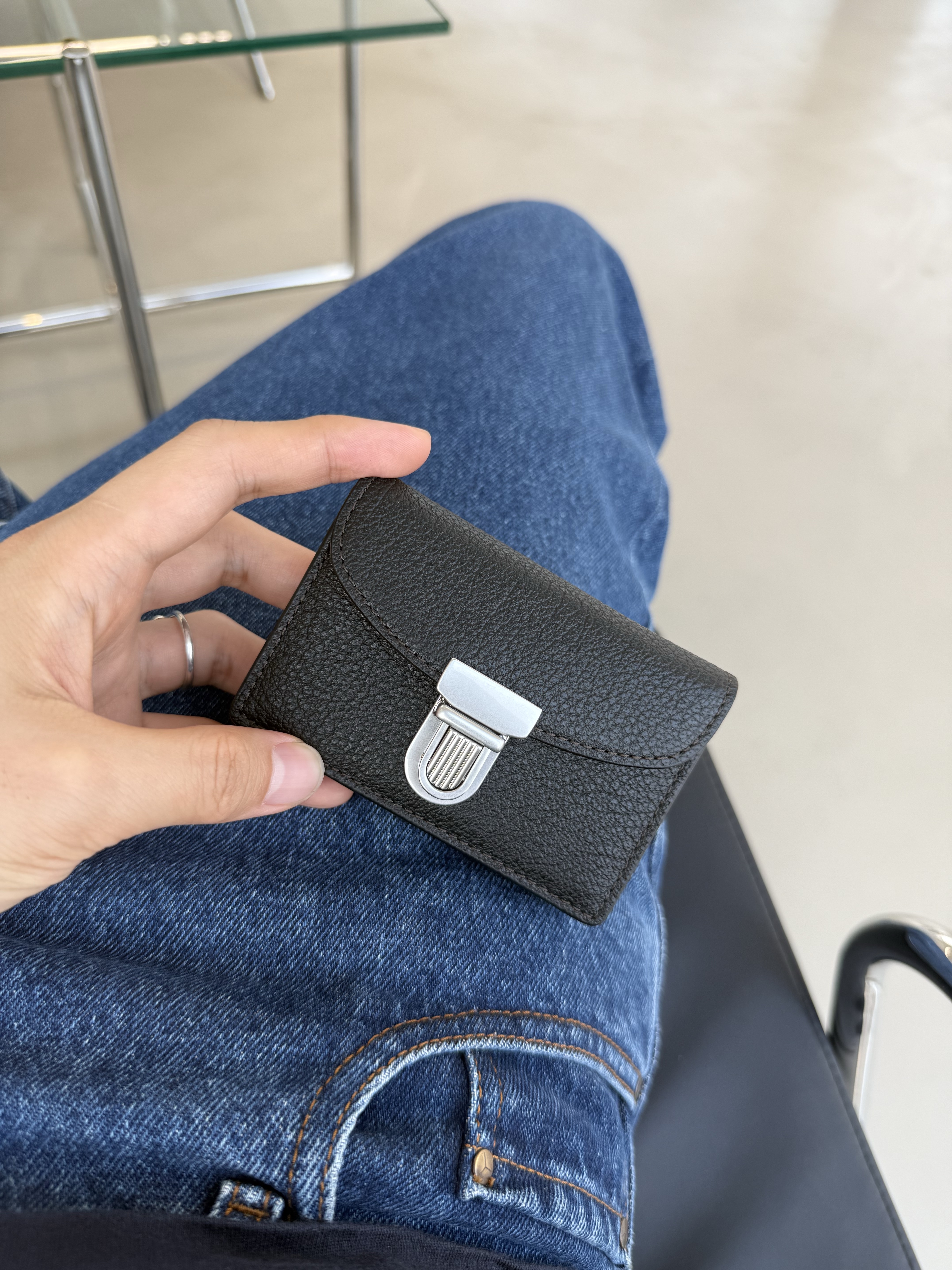 Athe garcon Accordion Wallet Black Noir, Gentle Monster x Maison Margiela MM216 Silver Clear 착용 스타일 - 2