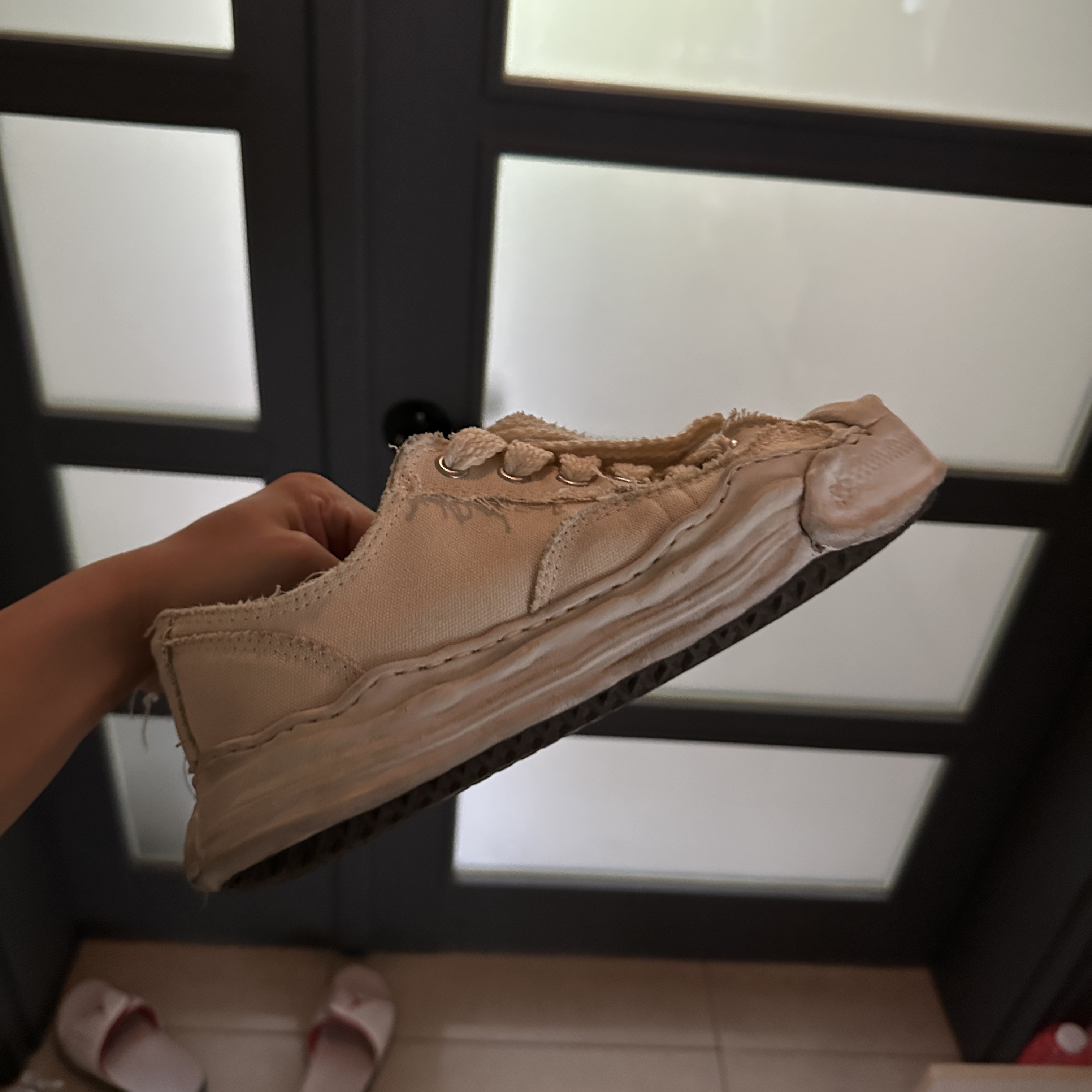 Maison Mihara Yasuhiro Hank OG Sole OD Canvas Low-top Sneakers White 착용 스타일